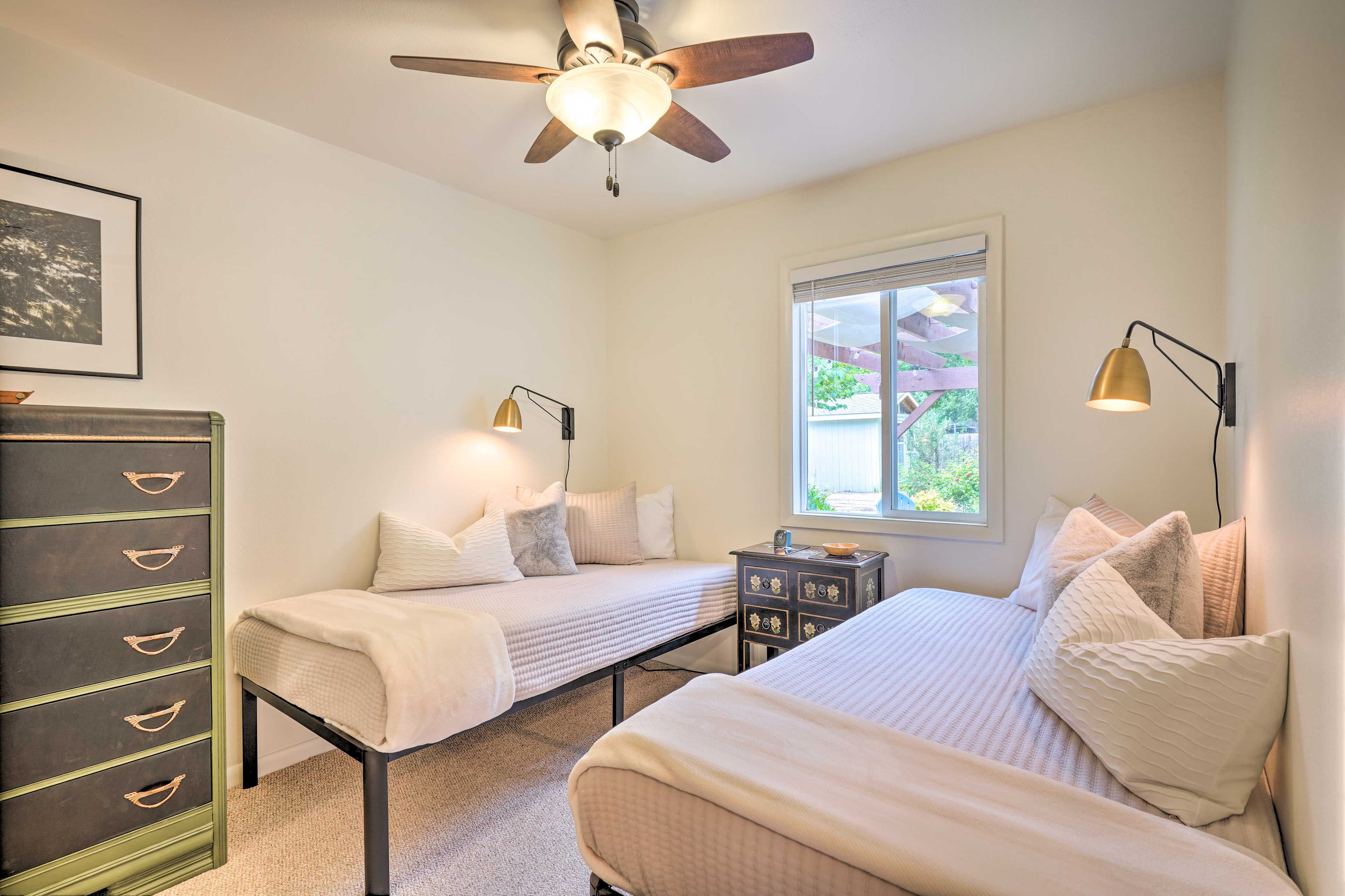 Bedroom 2 | 2 Twin Beds