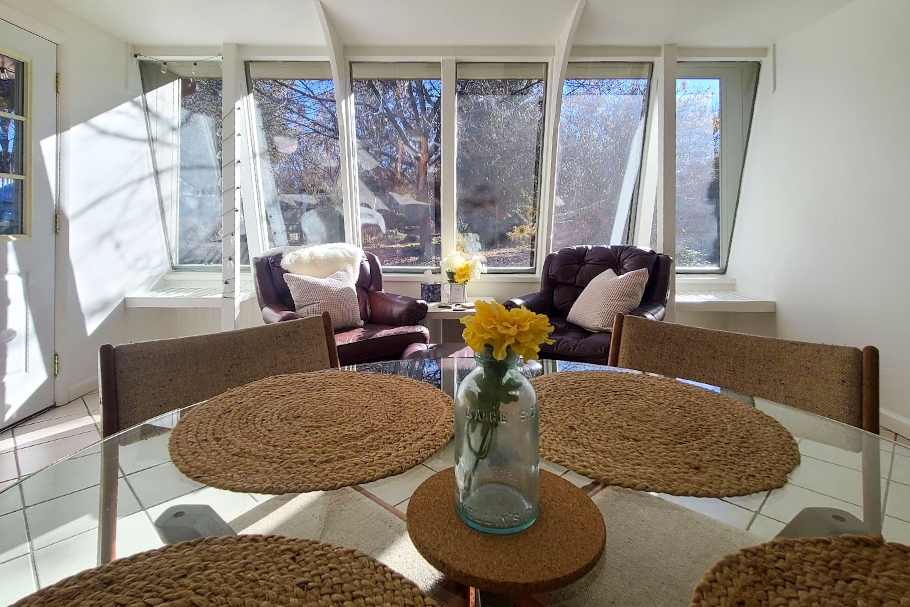 Dining & Sitting Area