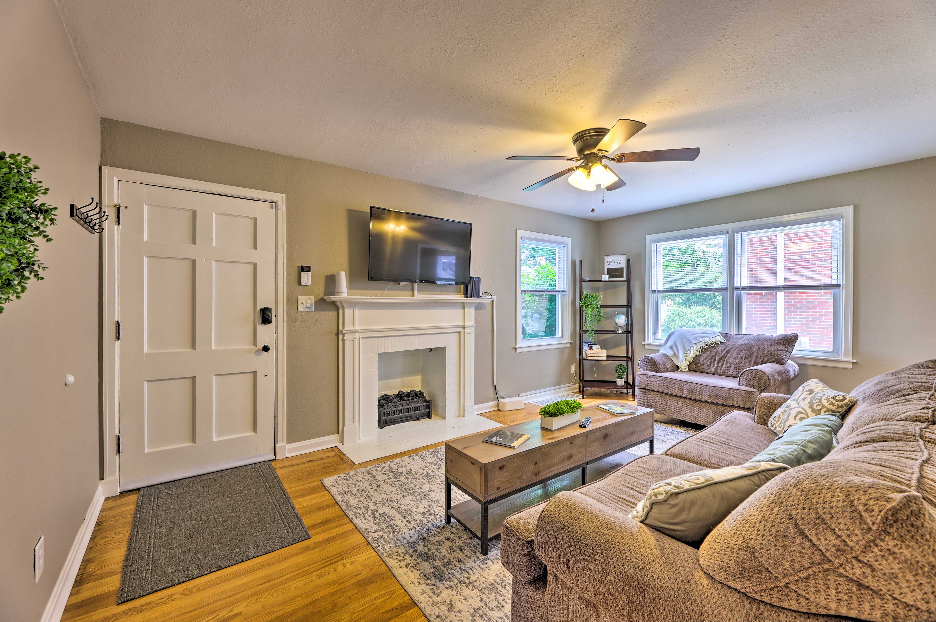 Living Room | Smart TV | Free WiFi