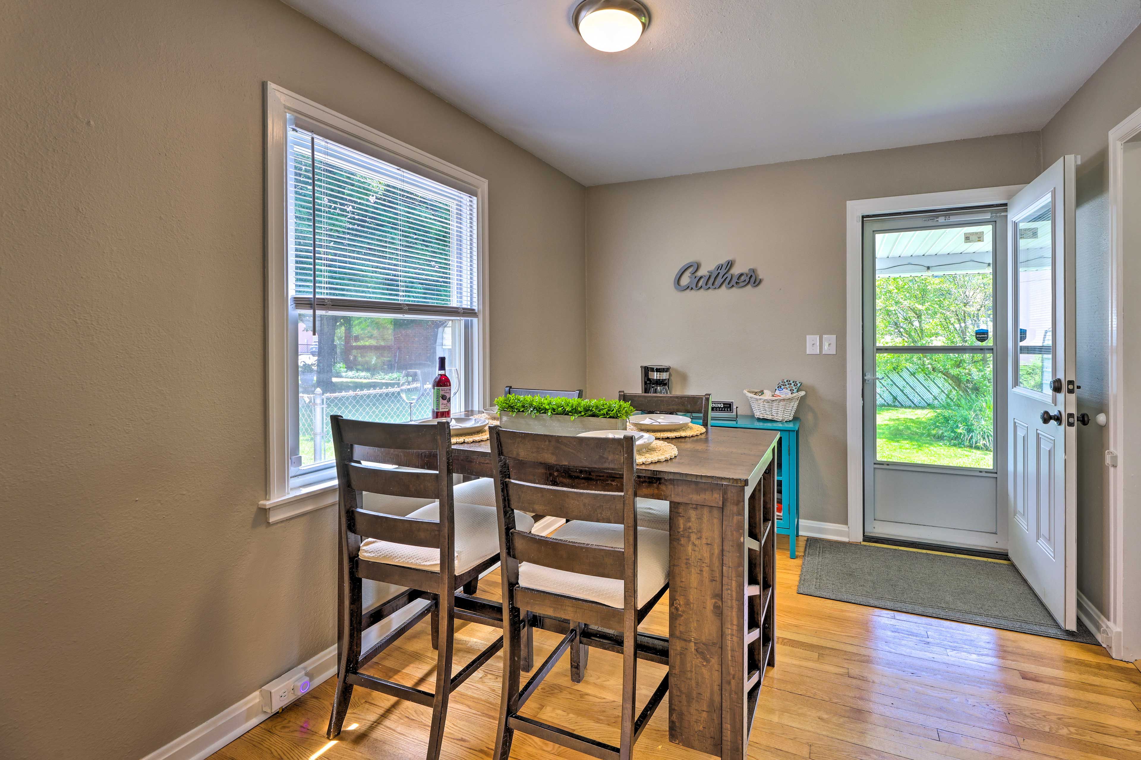 Dining Area | Dishware & Flatware Provided