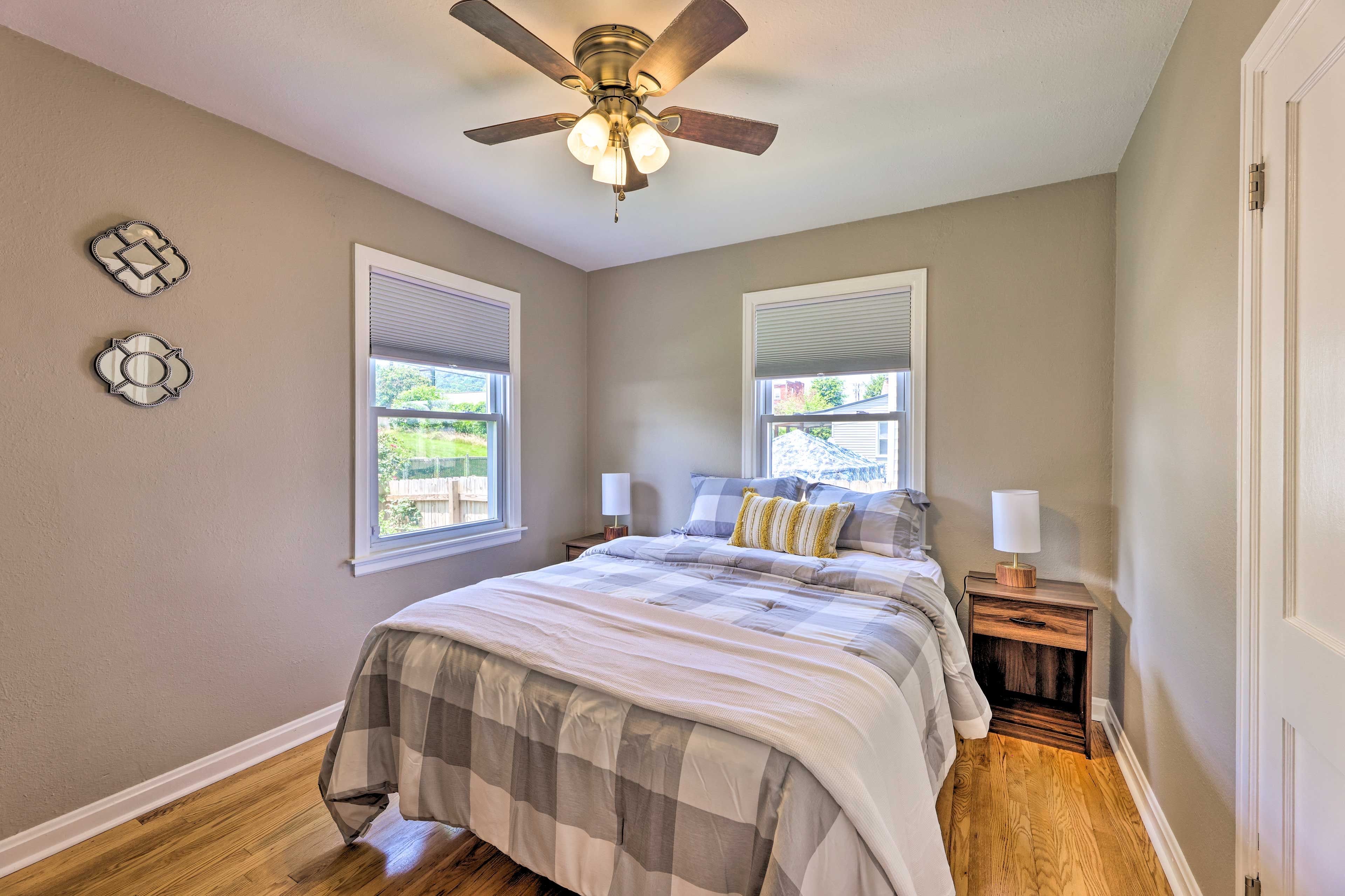Bedroom 2 | Queen Bed | Central Air Conditioning & Heating | 1st Floor