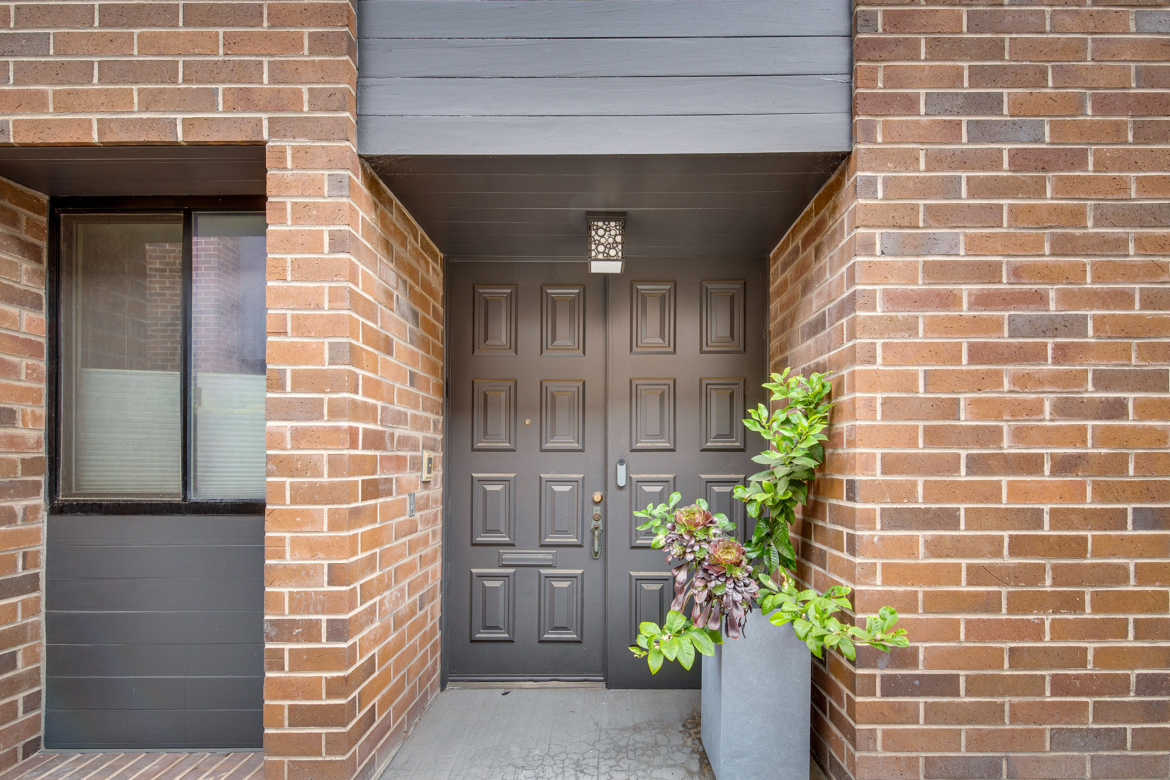 Front Door | Ring Doorbell Camera (Facing Out)