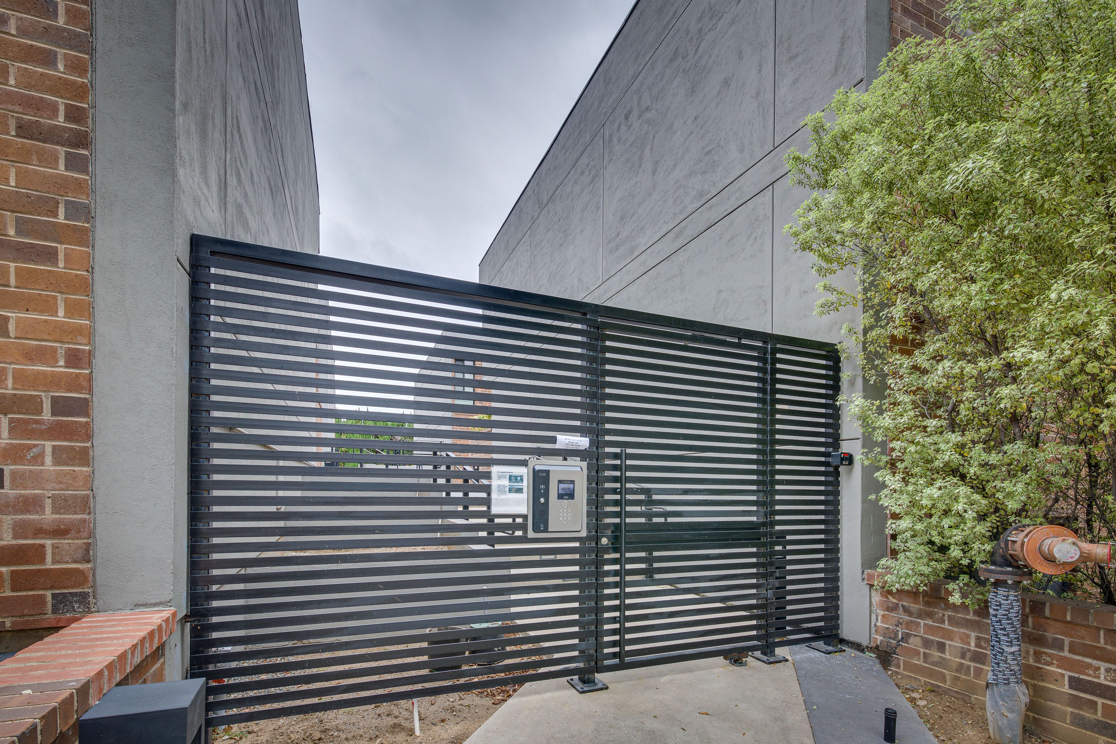Gate