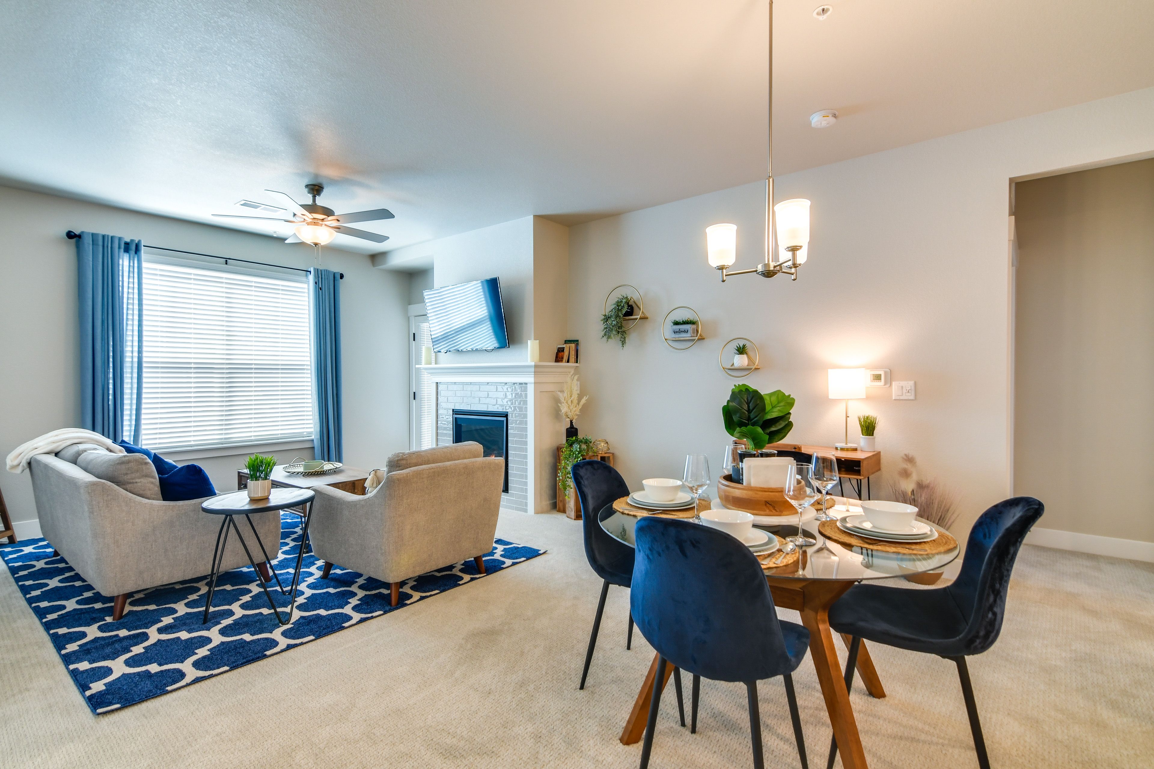 Dining Area | Dishware & Flatware Provided