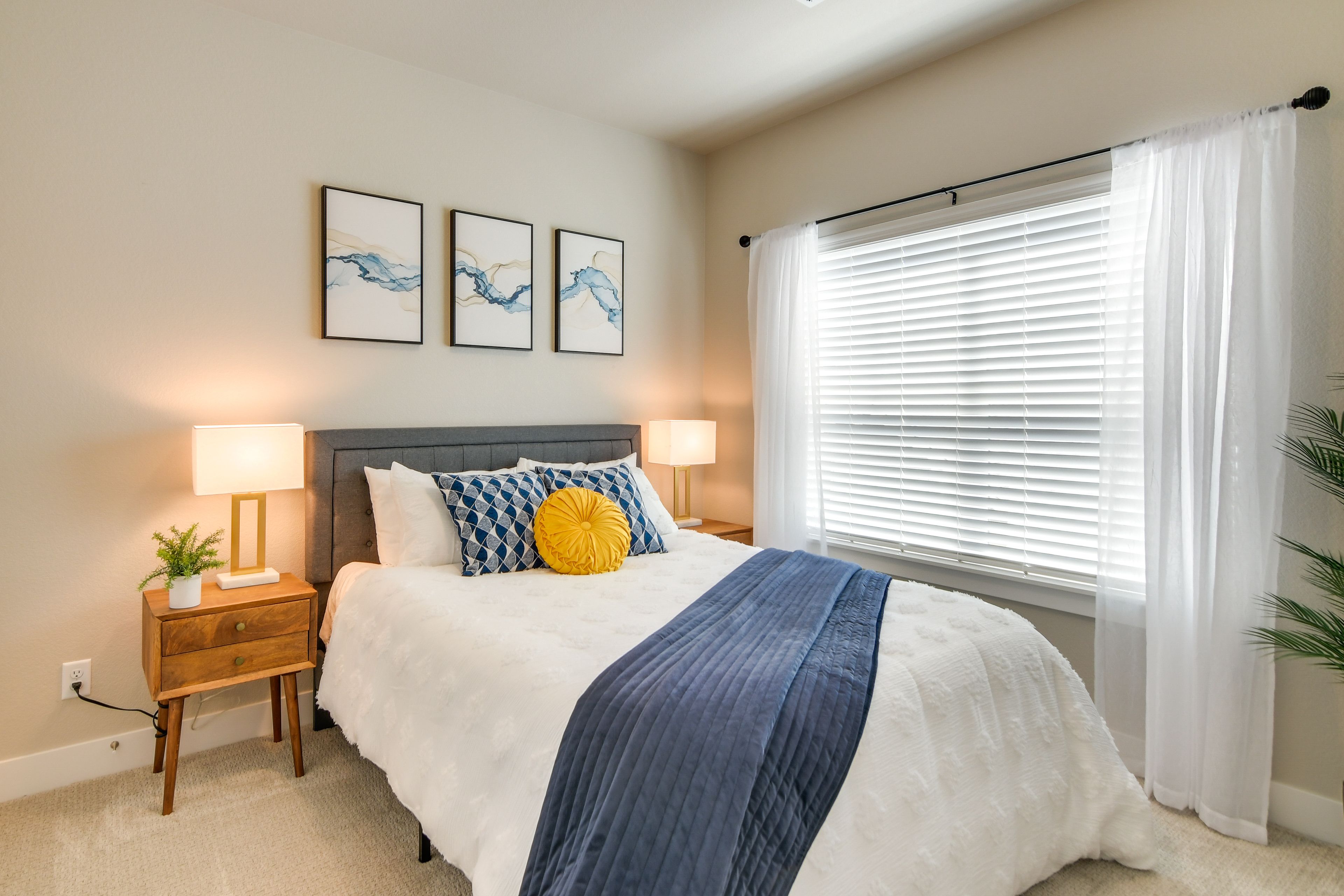 Bedroom 2 | Queen Bed