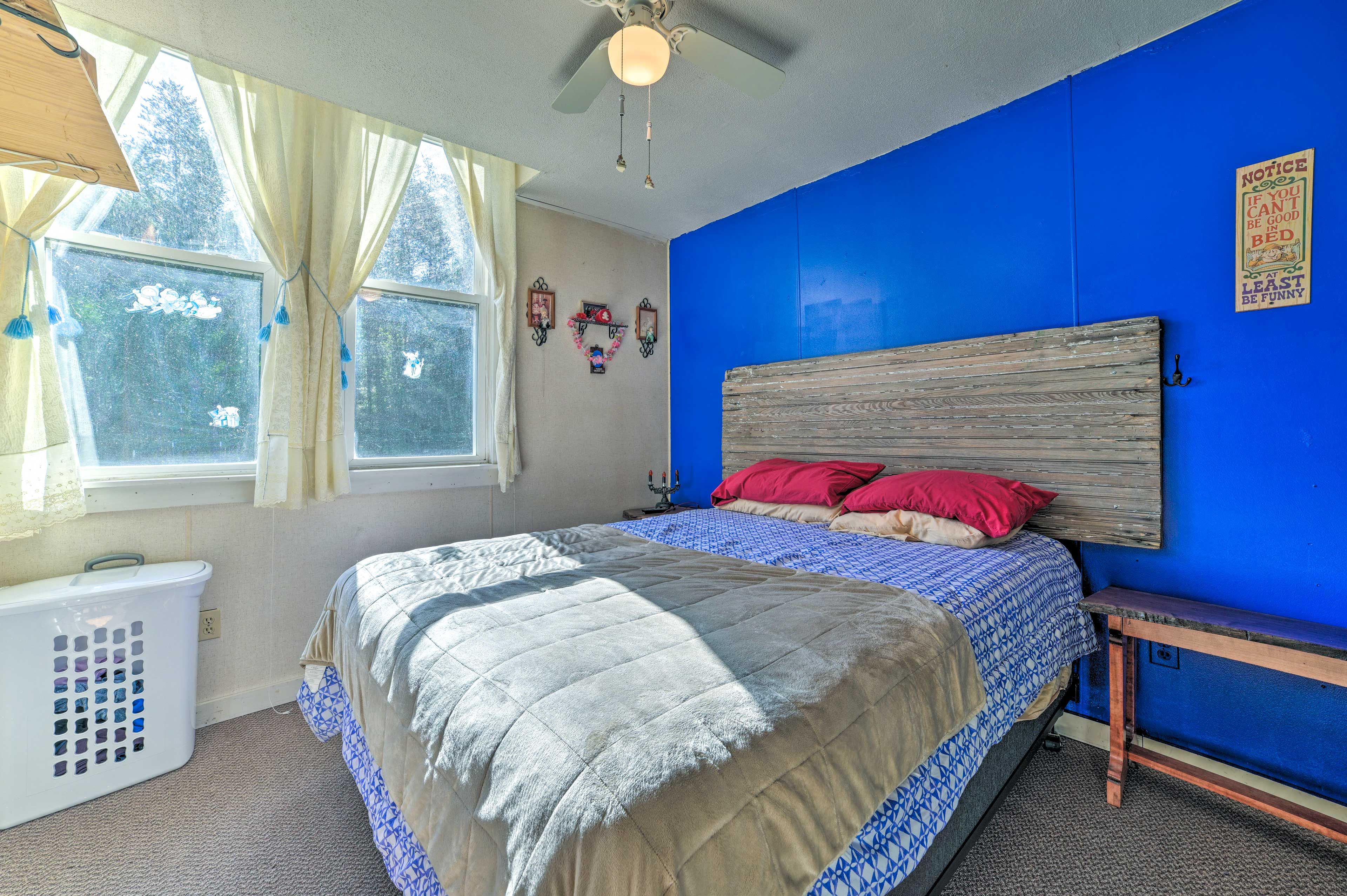 Bedroom | 1st Floor | Queen Bed | Linens Provided