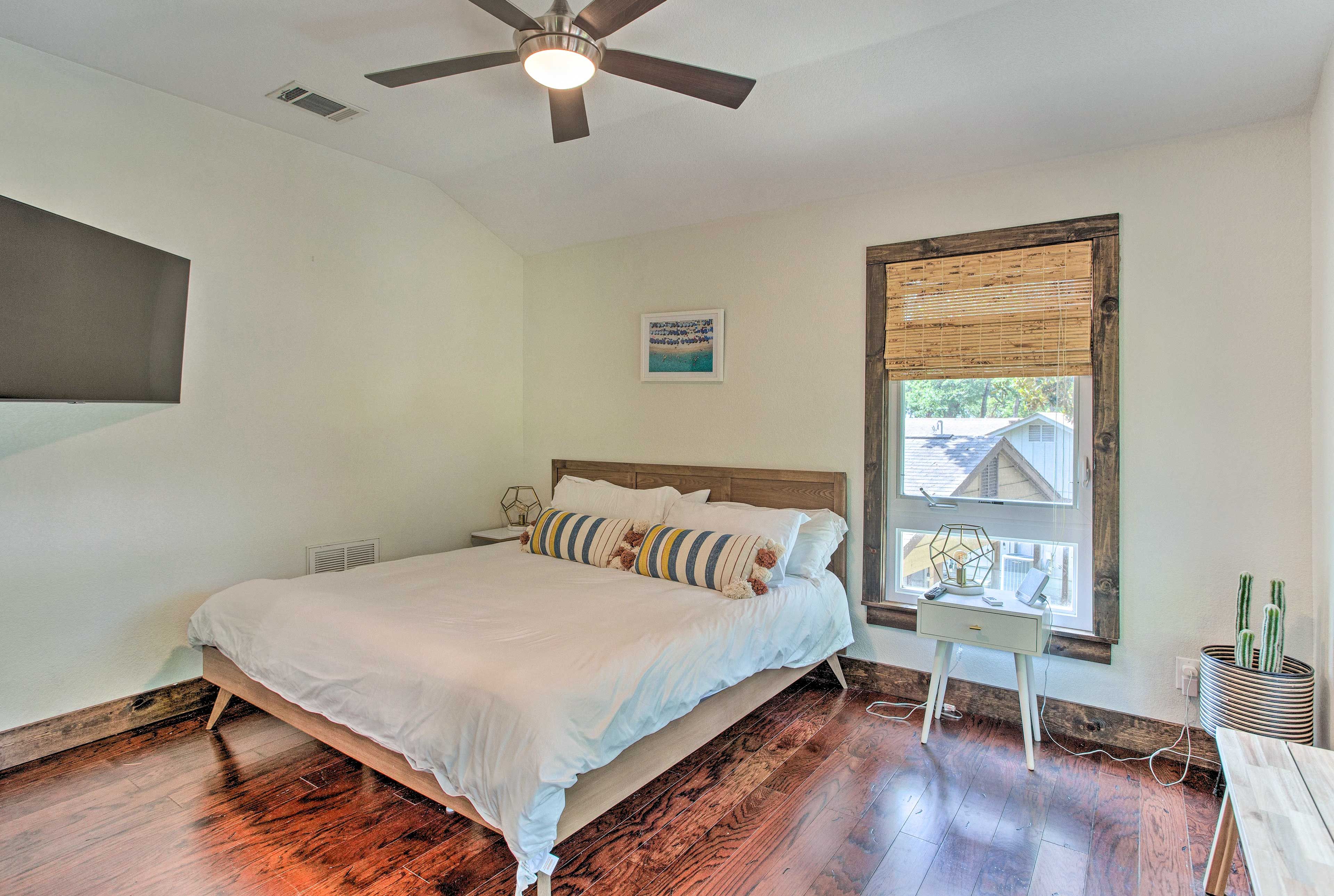 Bedroom 1 | King Bed