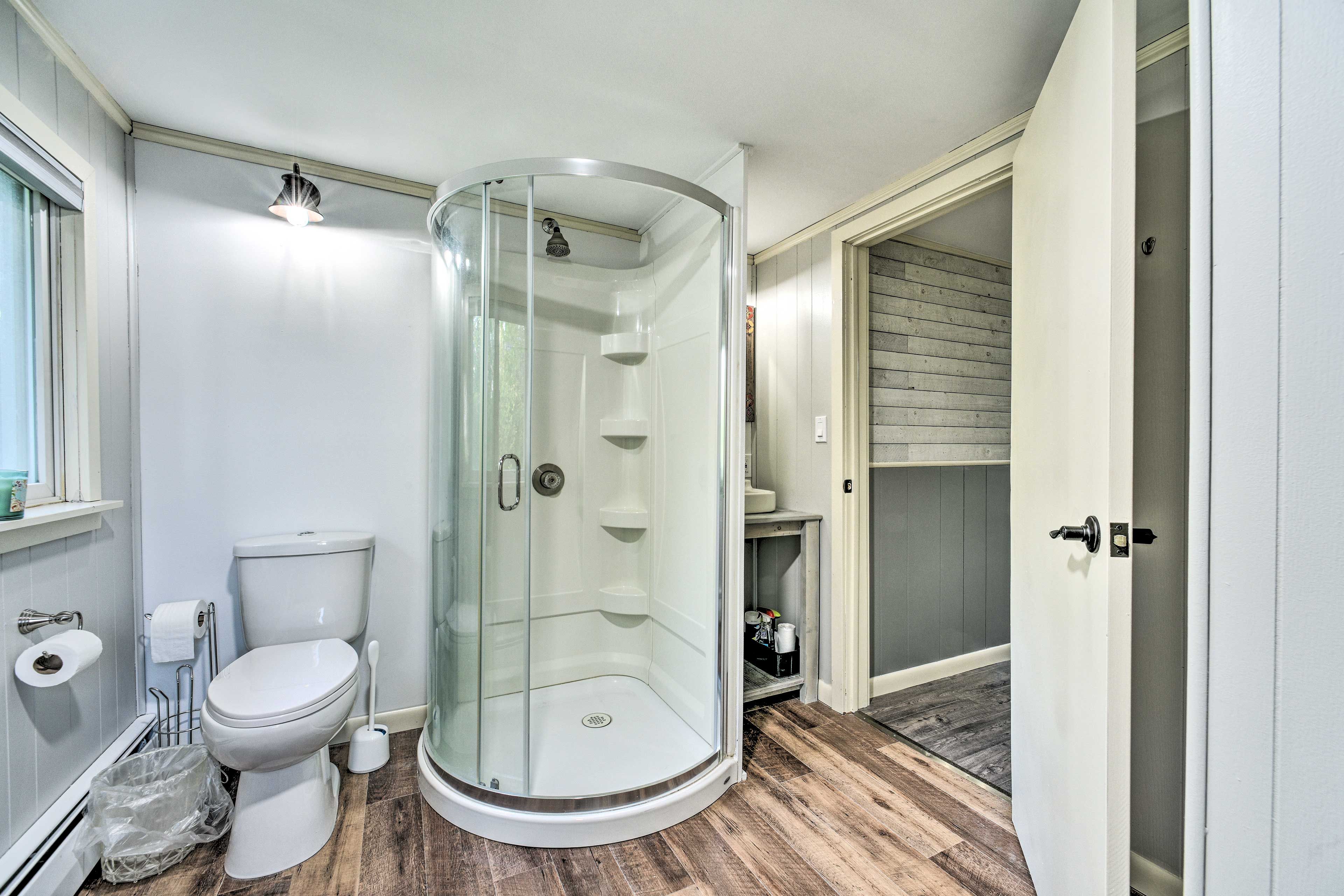 Full Bathroom | 2nd Floor