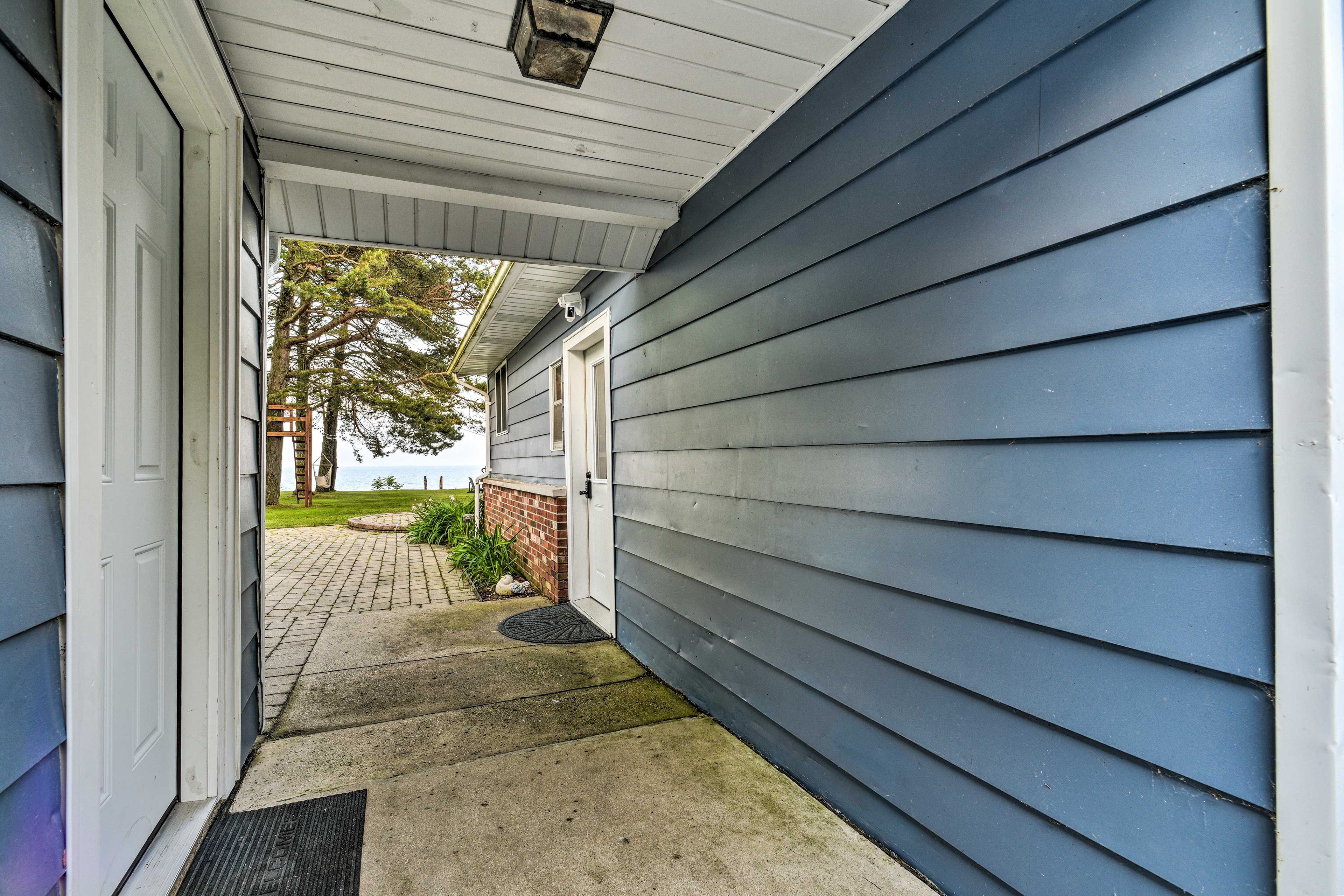 Home Accessible from Side Door | 3 Exterior Security Cameras (Facing Out)