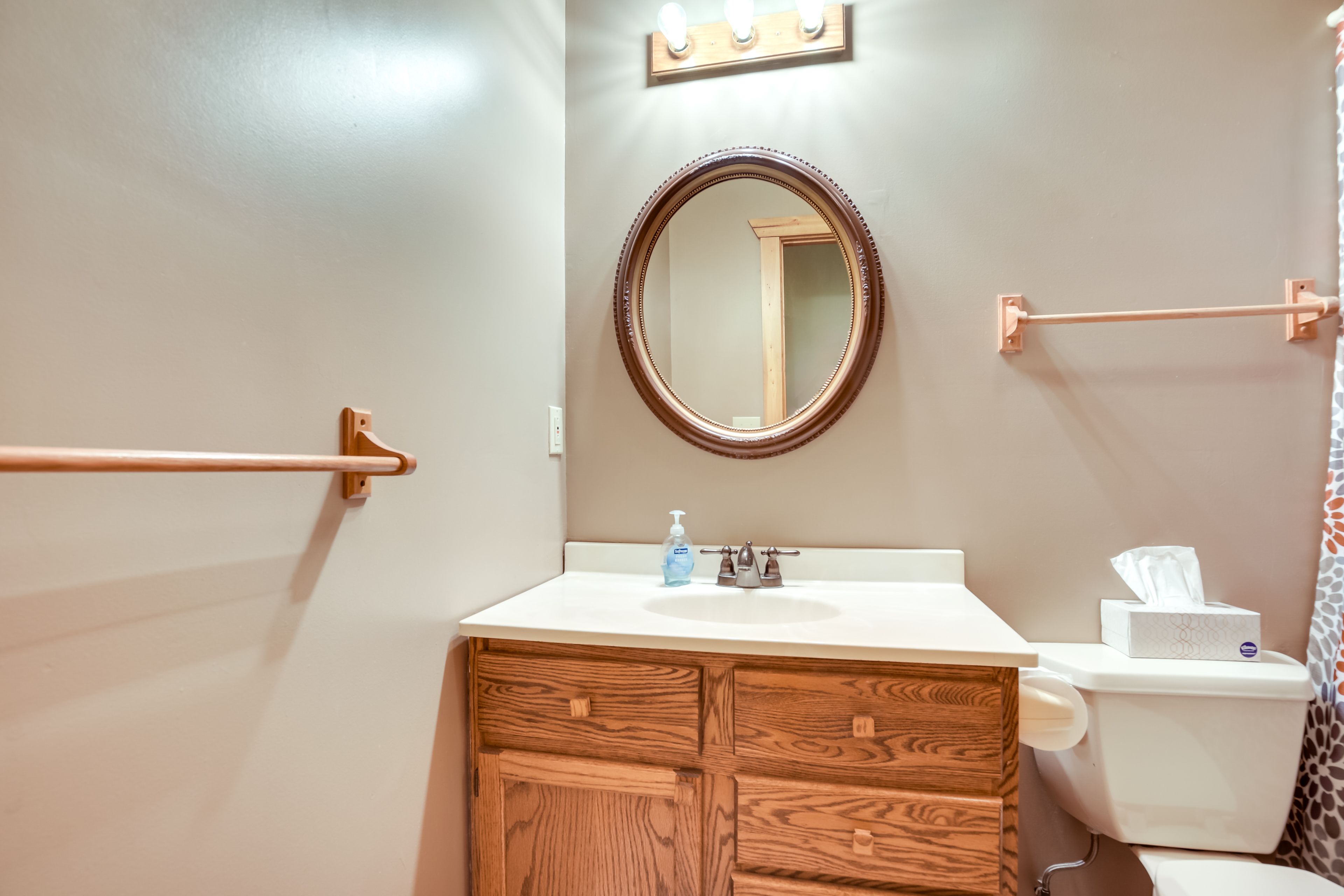 Full Bathroom | Towels Provided
