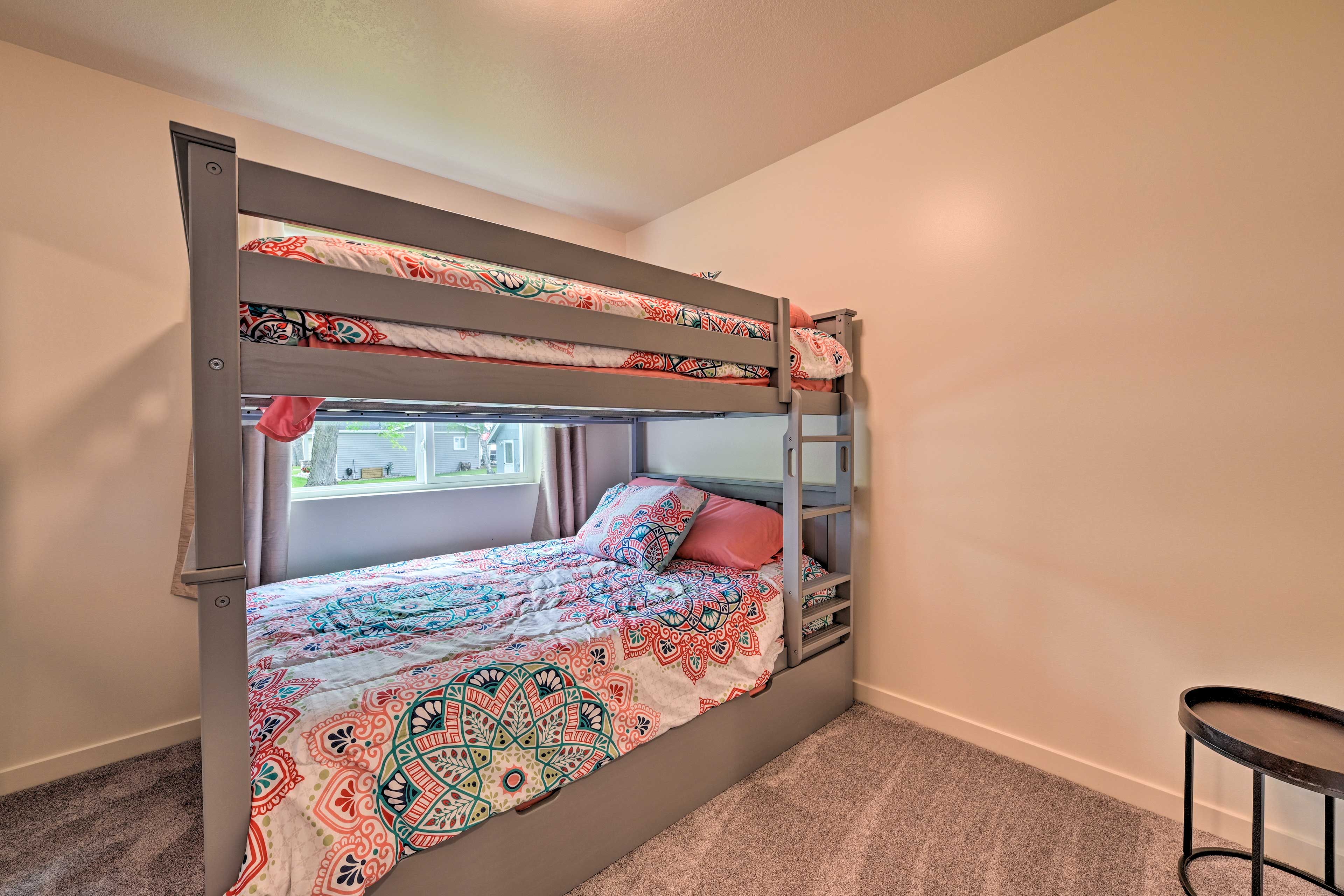 Bedroom 3 | Full Bunk Bed w/ Twin Trundle