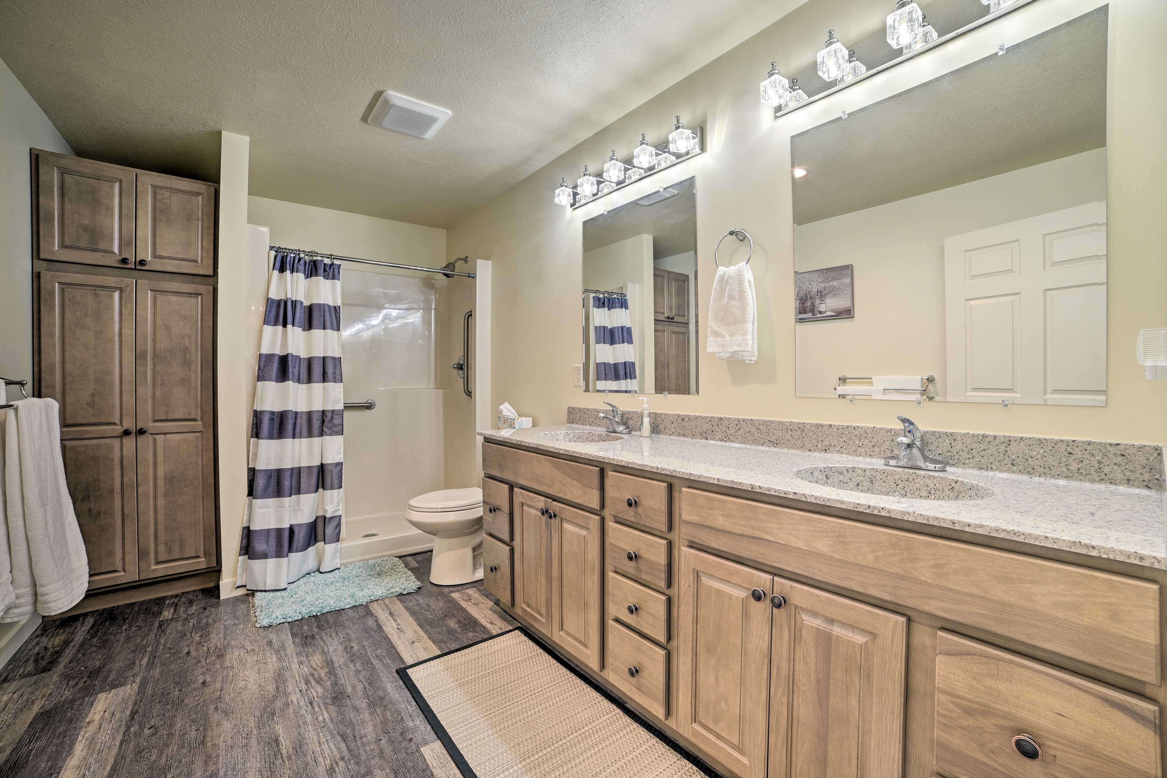 Full Bathroom | Grab Rails in Shower