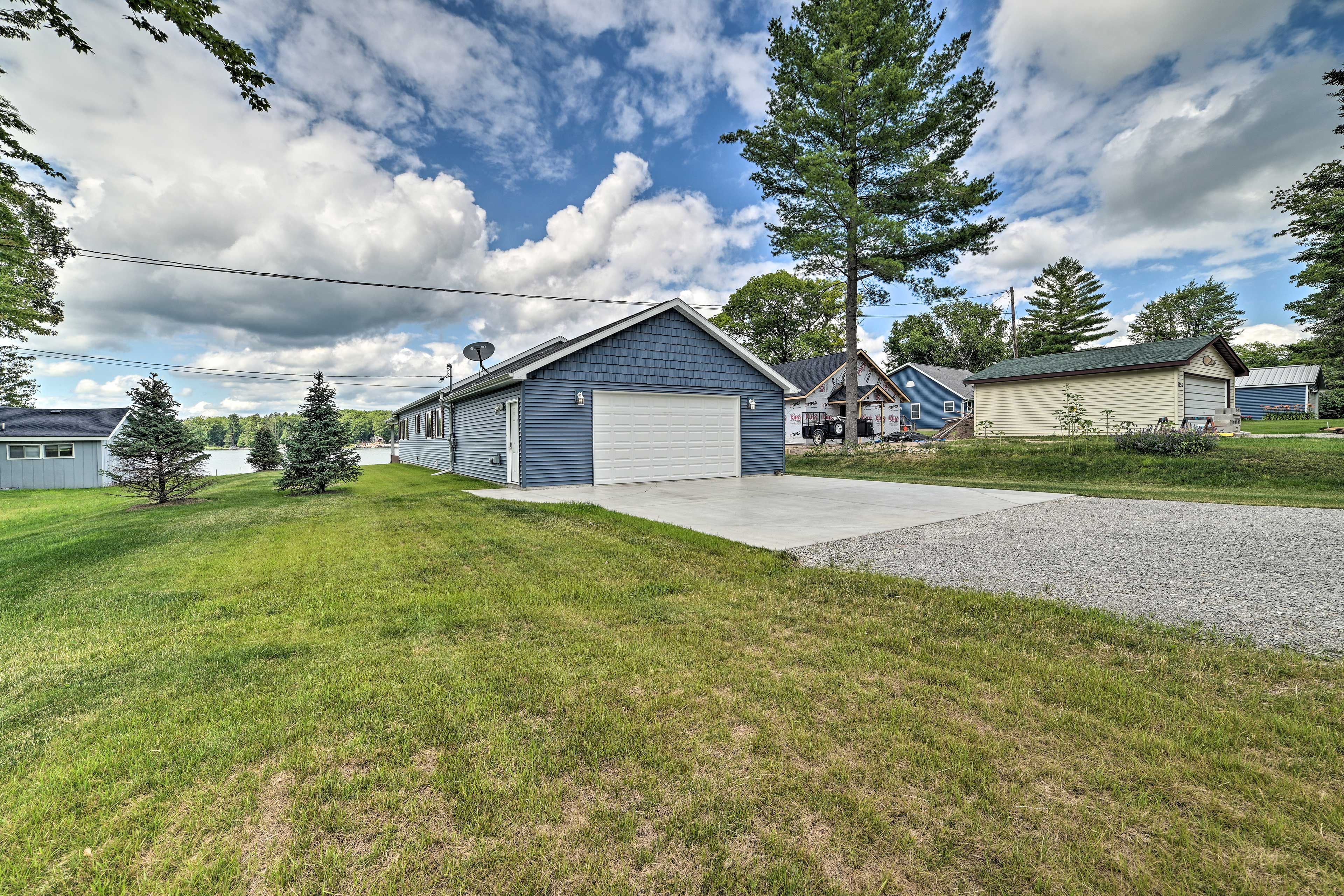 Home Exterior | Parking | Driveway (6 Vehicles)