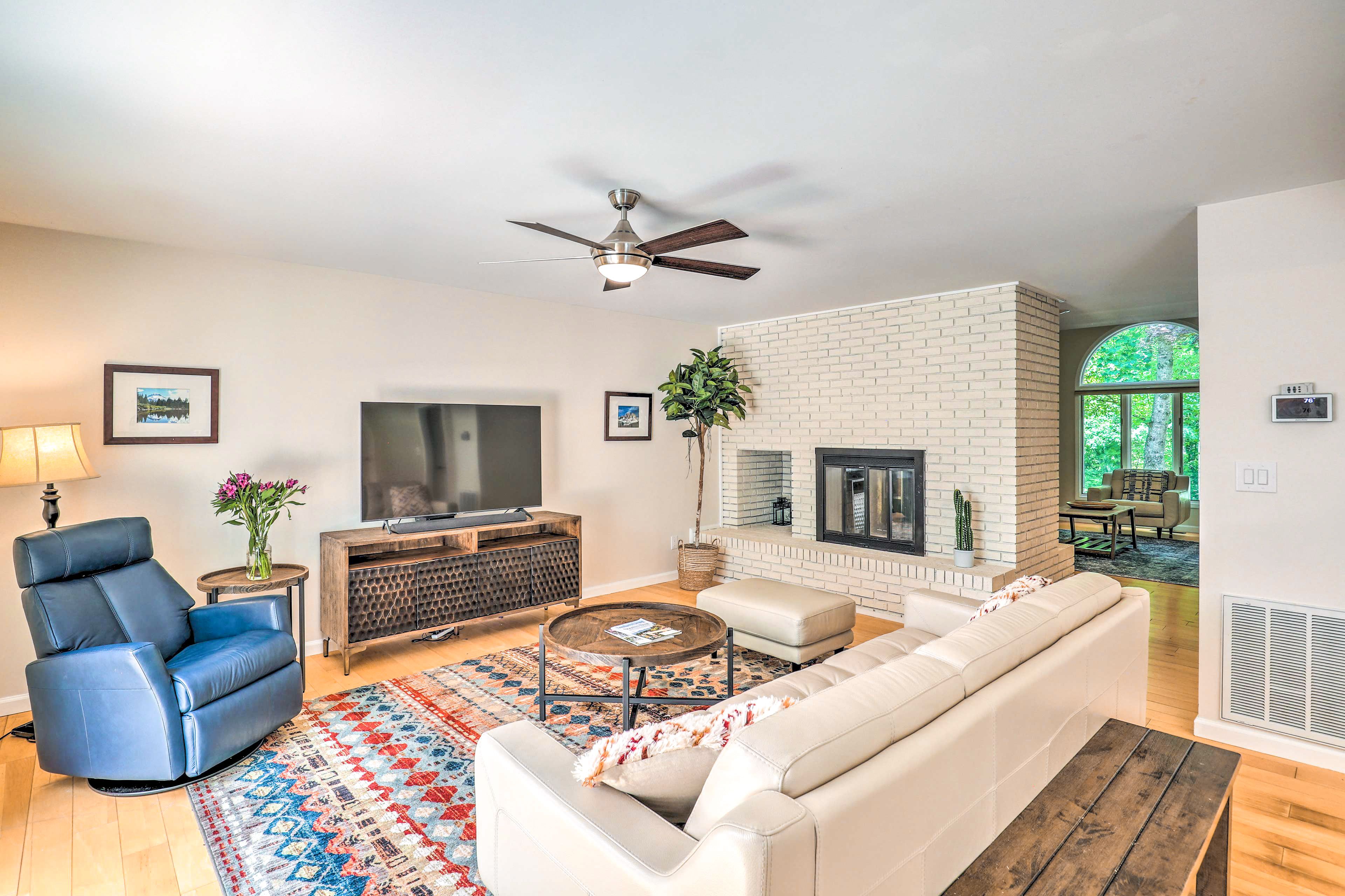 Living Room | 1st Floor | Smart TV