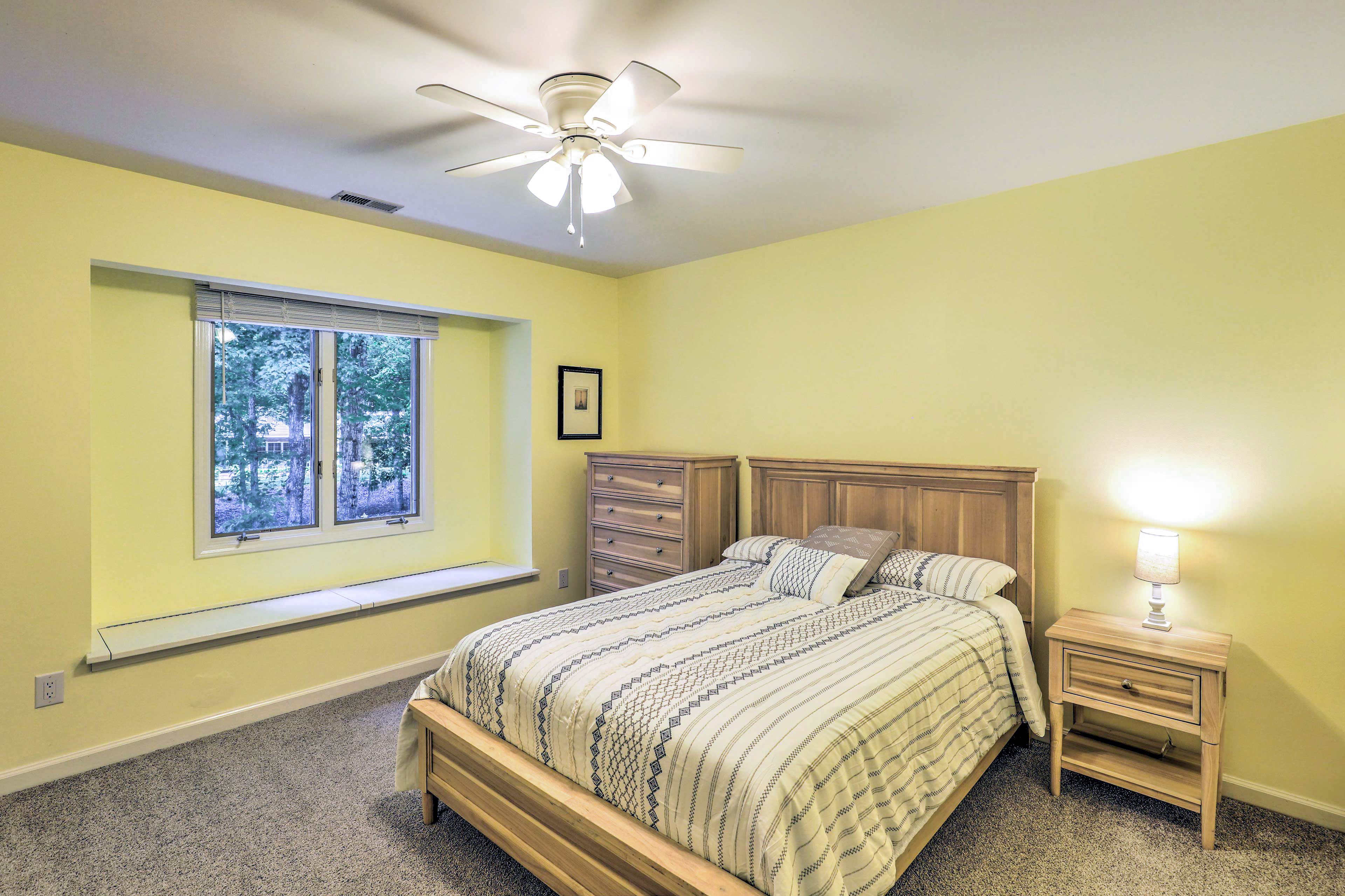 Bedroom 2 | 2nd Floor | Queen Bed