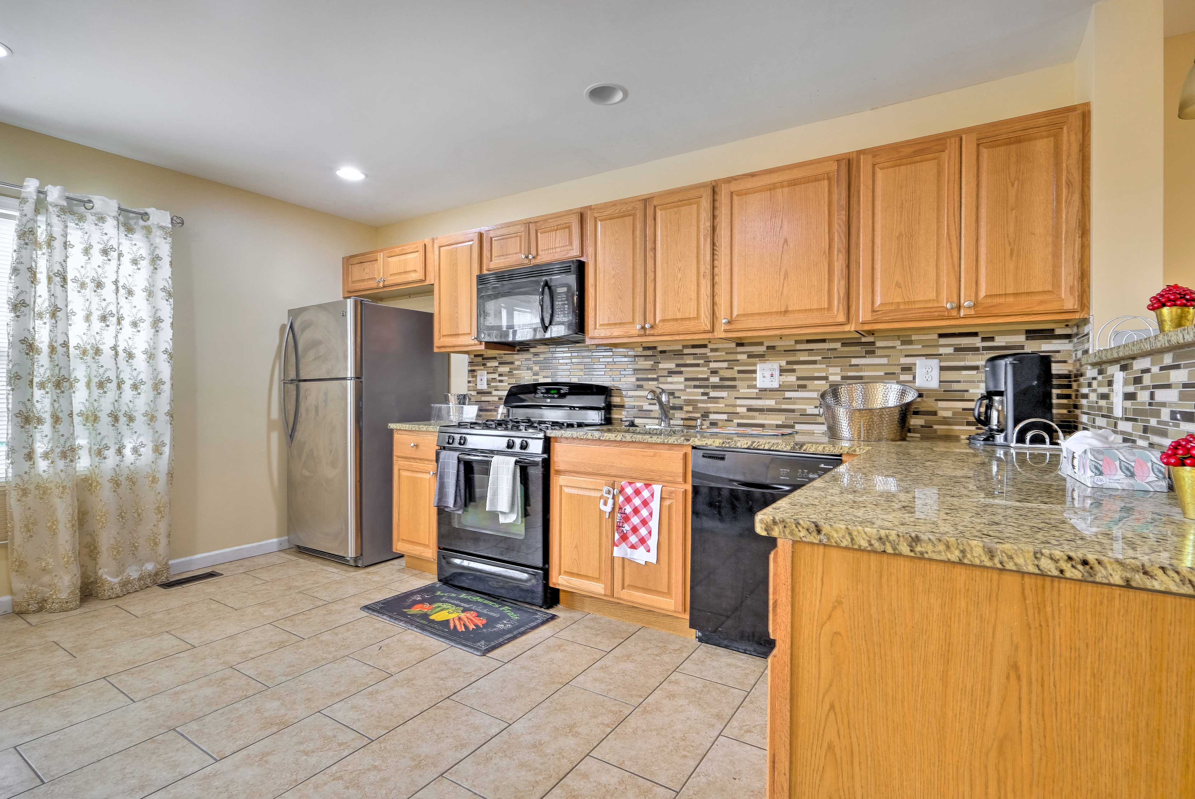 Kitchen | Coffee Grinder | Crockpot | Toaster | Spices