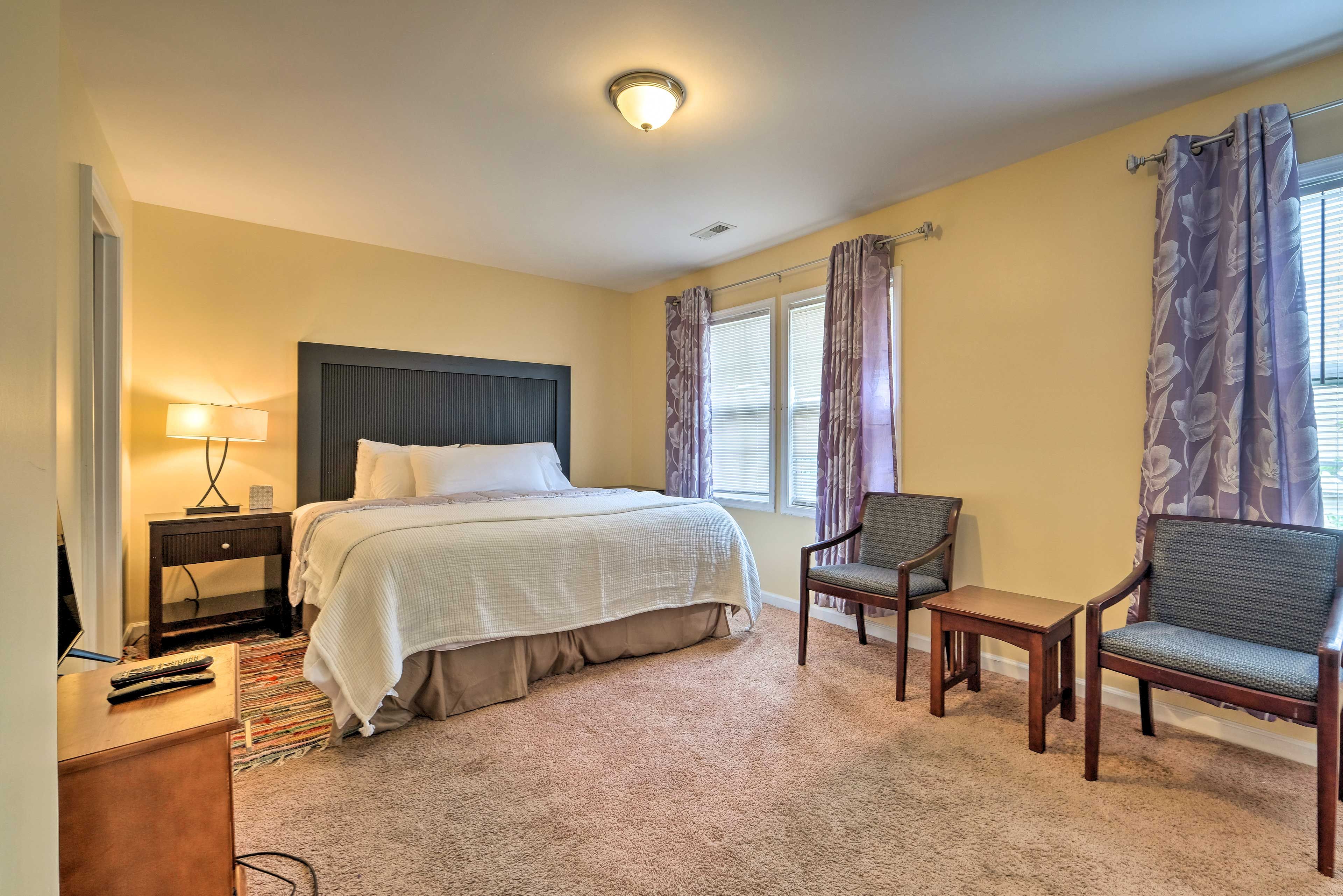 Bedroom 1 | King Bed | 2nd Floor | Linens Provided