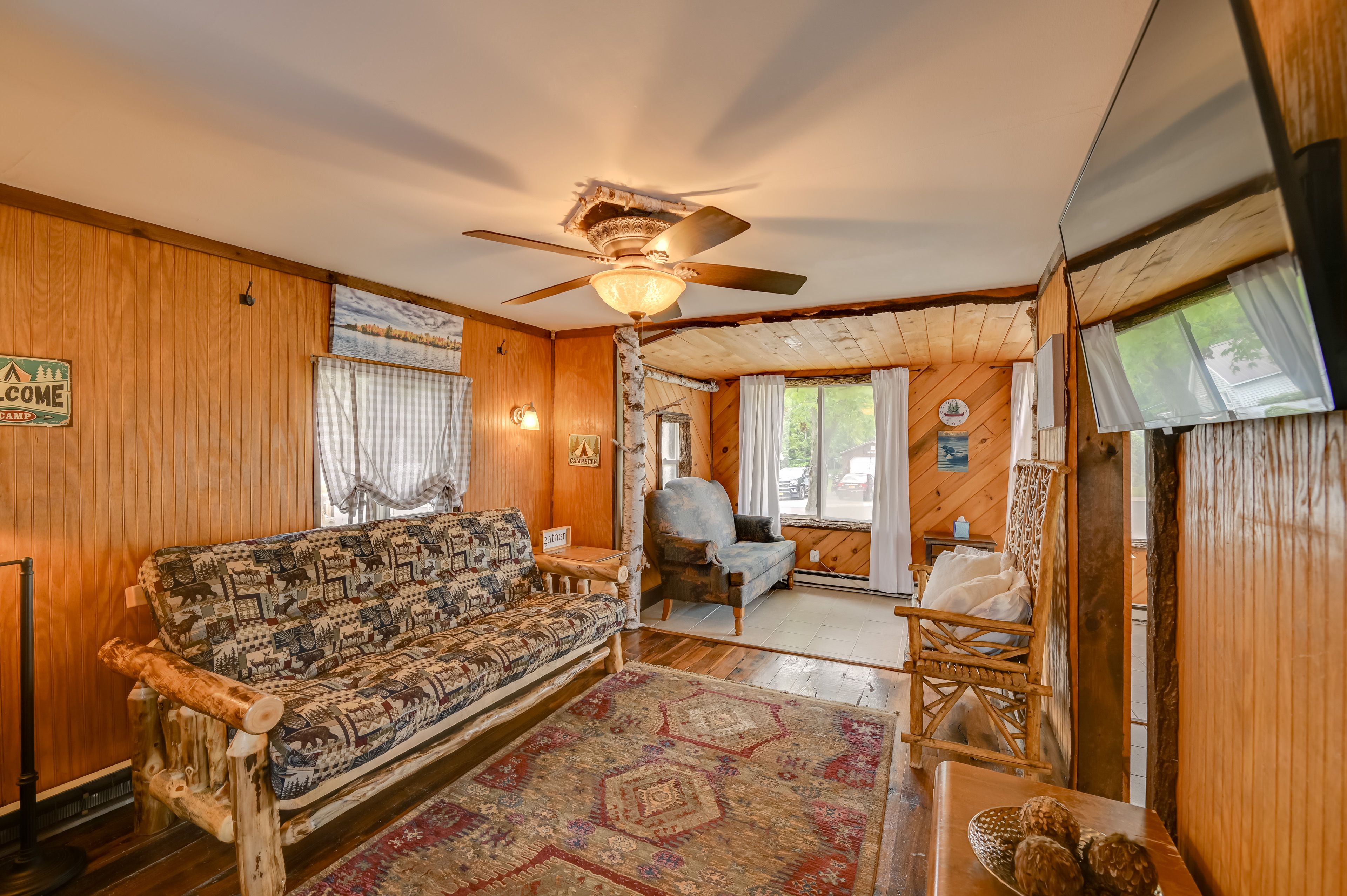 Living Room | 1st Floor | Sleeper Sofa | Smart TV | Free WiFi | Electric Heating