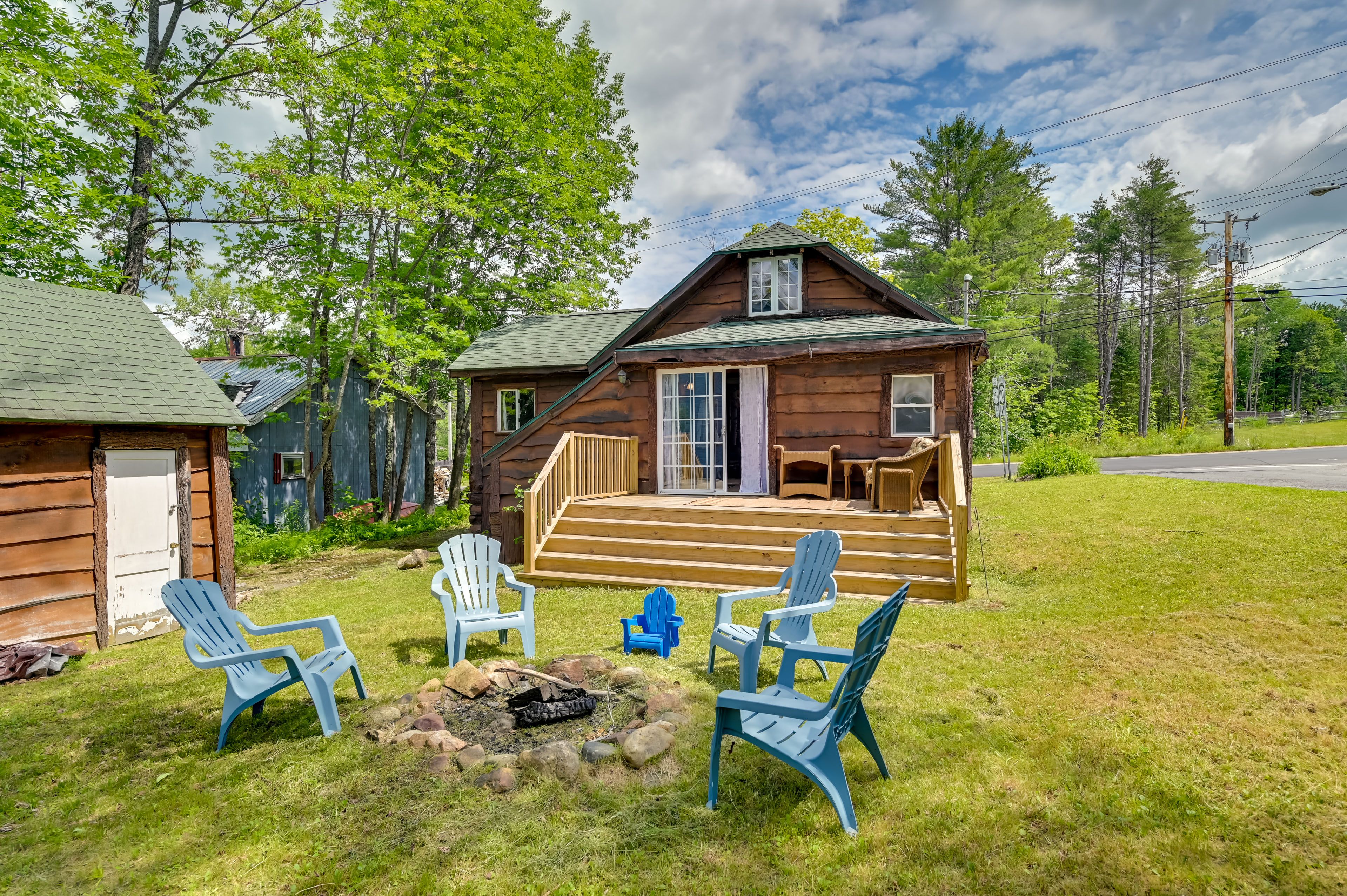 Caroga Lake Vacation Rental | 1BR | 1BA | 650 Sq Ft | Stairs Required