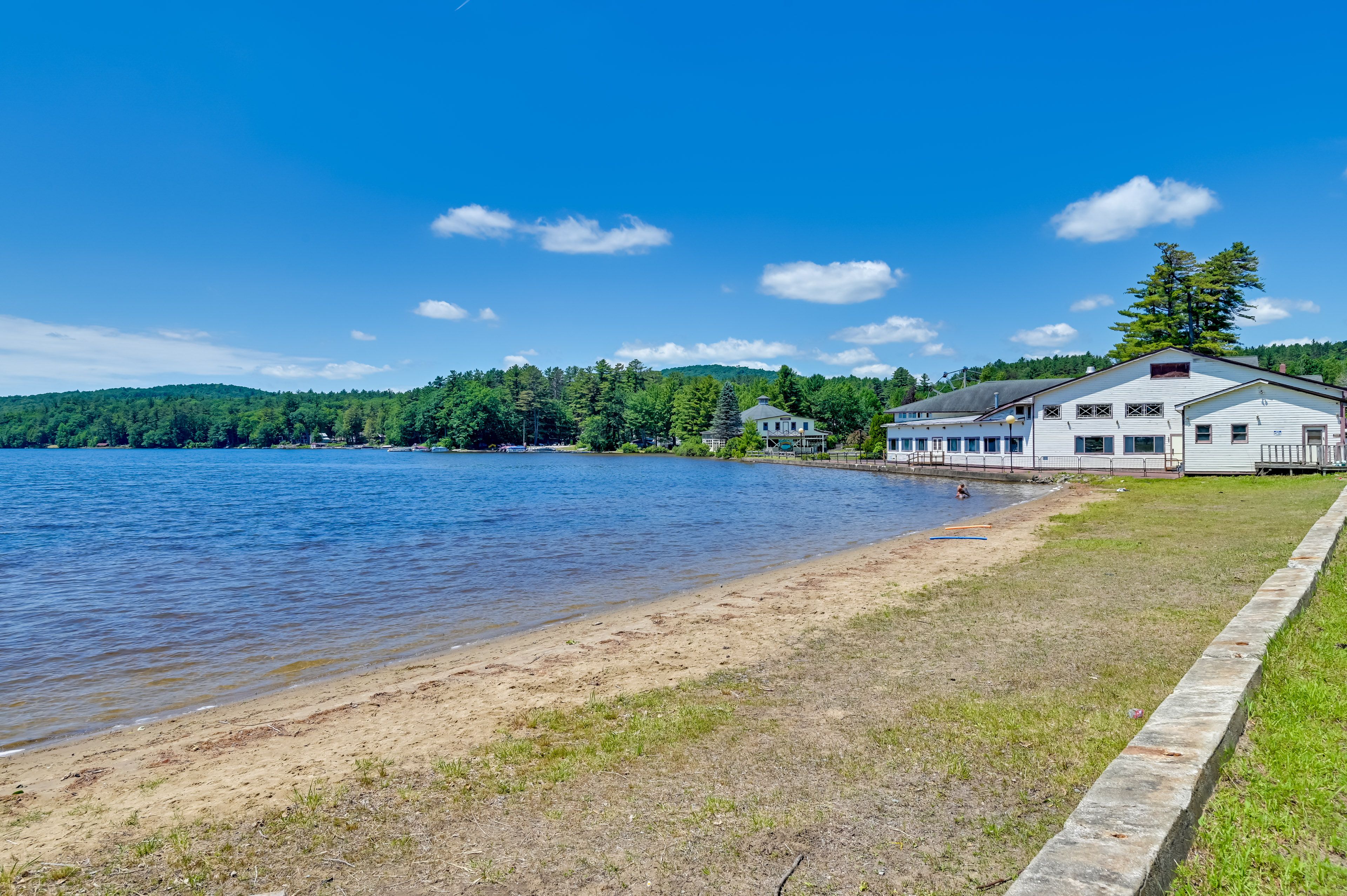 0.5 Miles to Caroga Lake | Beach Towels