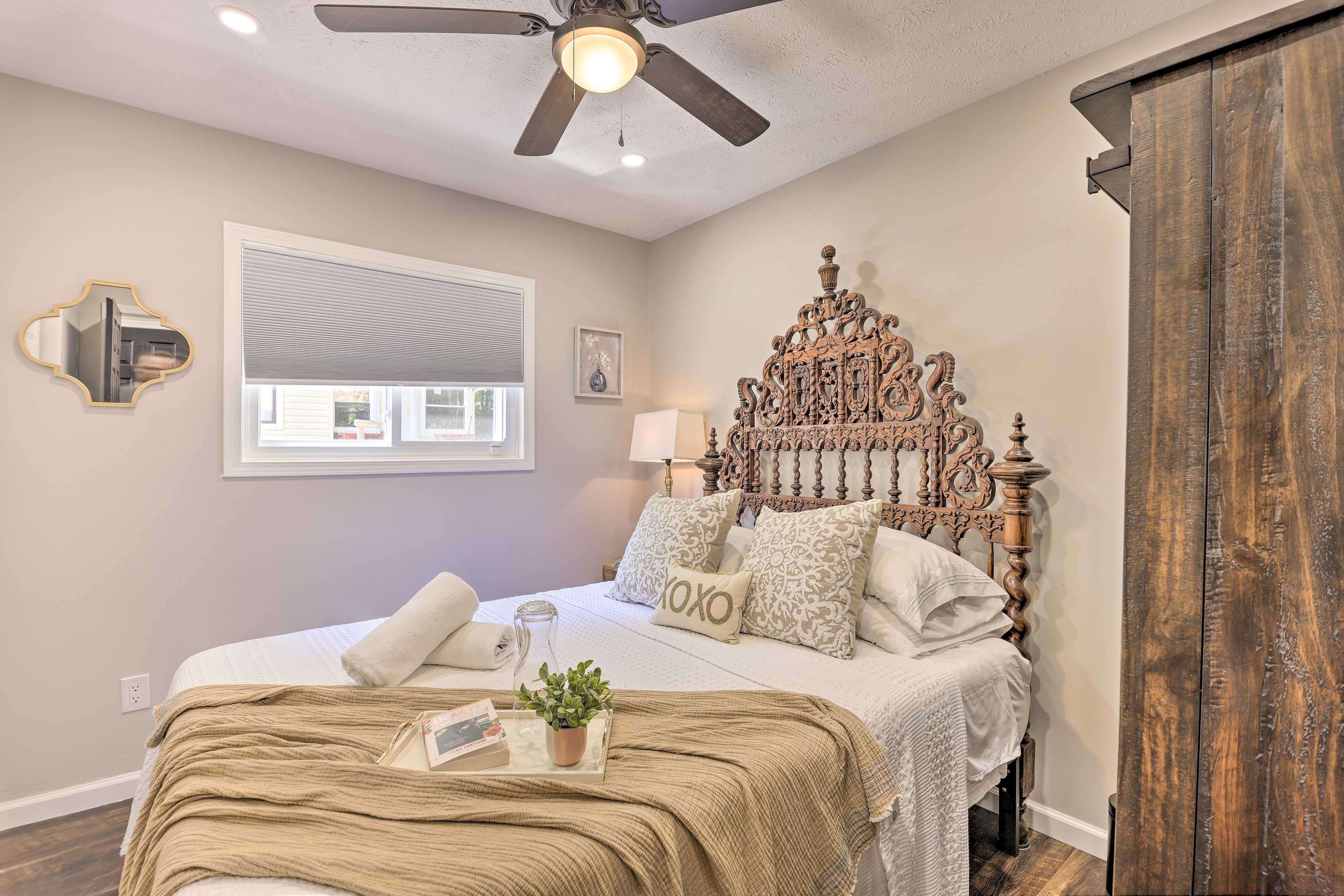 Bedroom 1 | Queen Bed