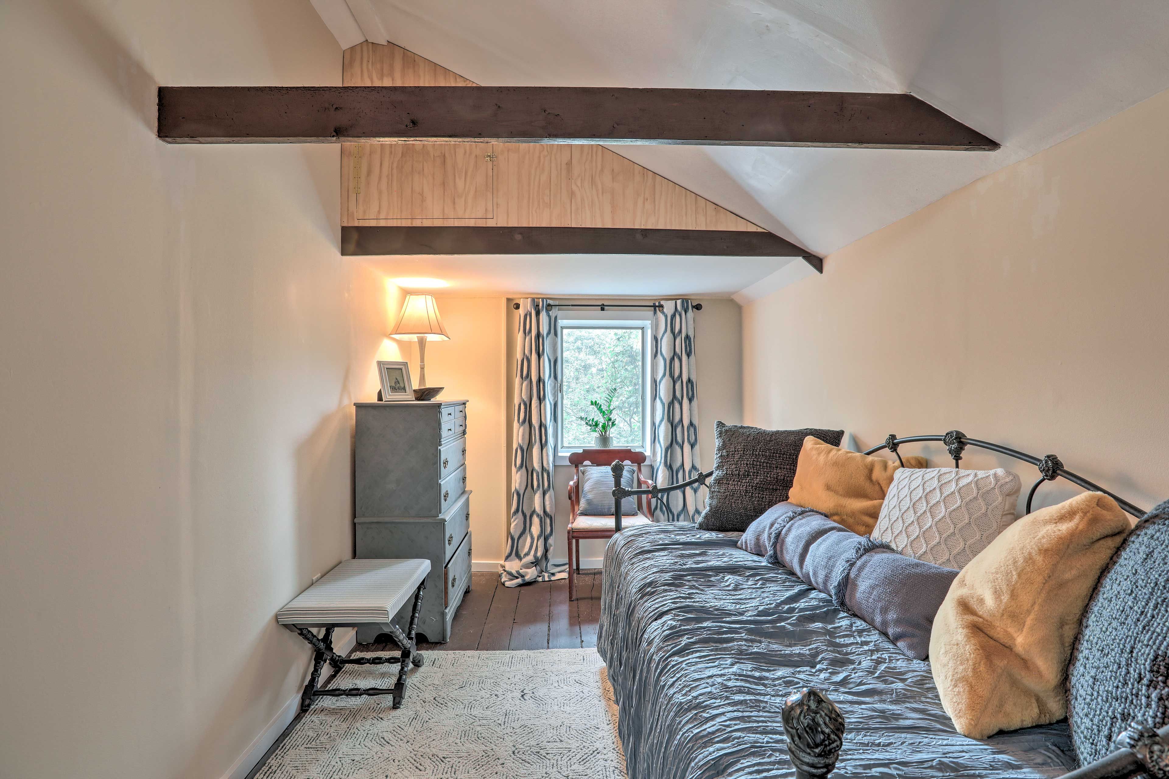 Bedroom 2 | Twin Daybed w/ Twin Trundle | 2nd Floor | Linens Provided