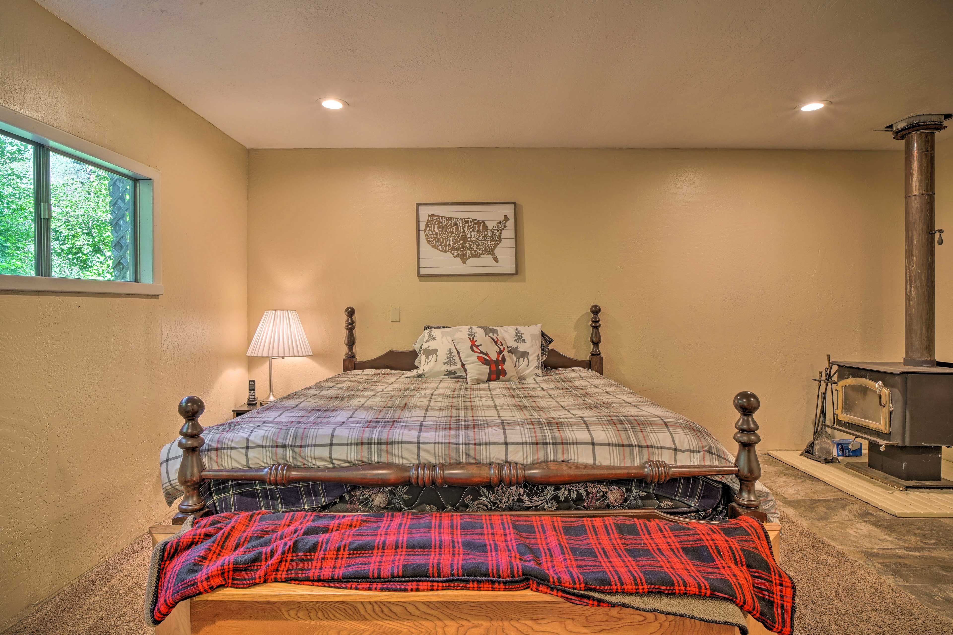 Detached Bonus Room | King Bed | No Central Heating or Air