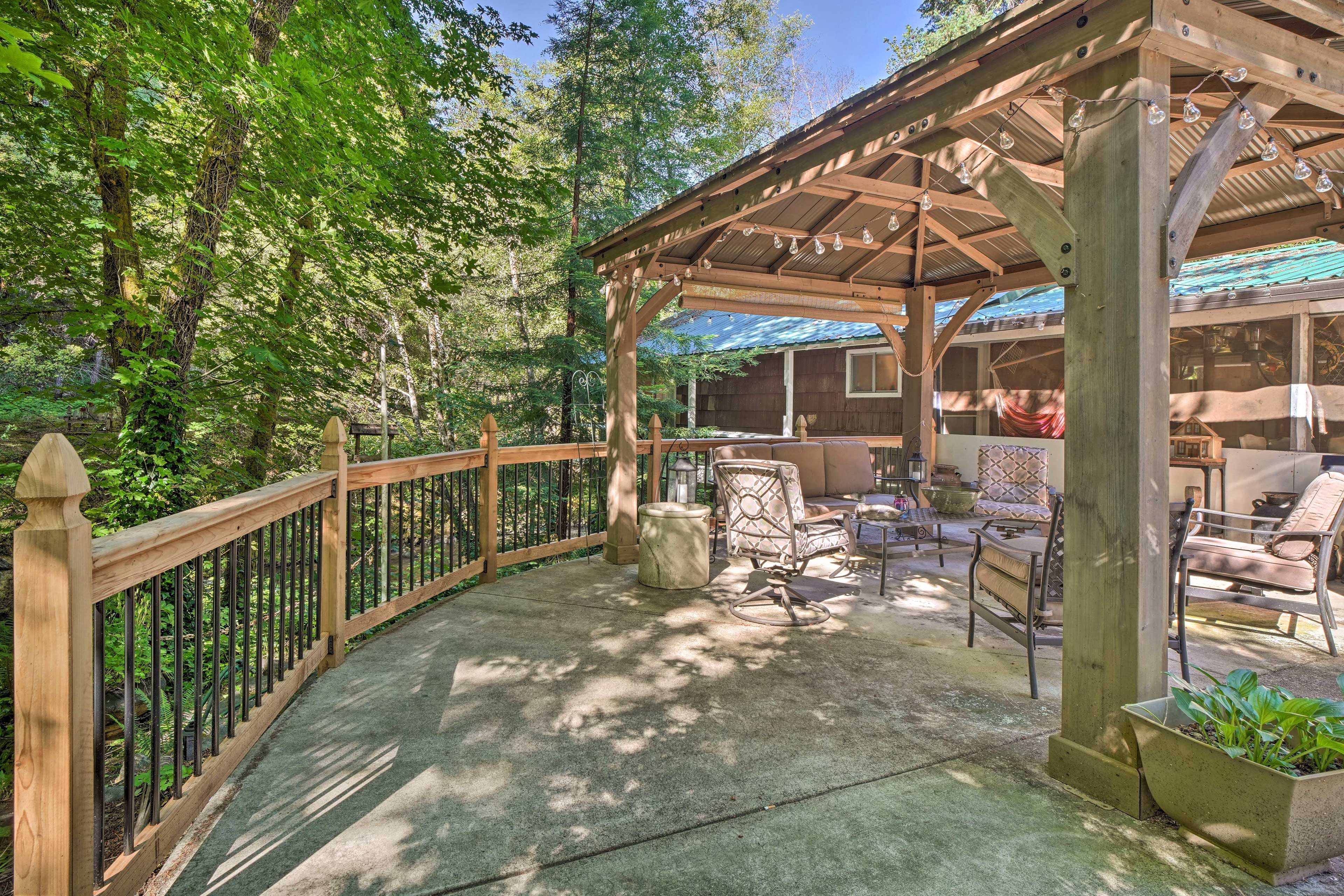 Merlin Vacation Rental | 2BR | 2BA | Stairs Required | 1,500 Sq Ft