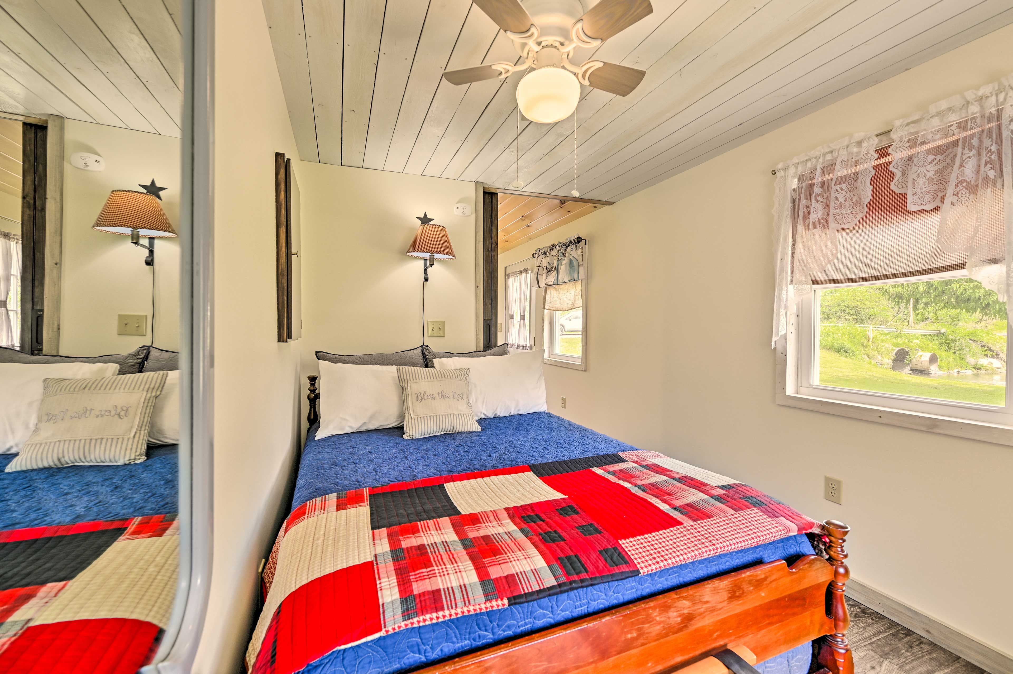 Bedroom | Full Bed | Linens & Towels Provided