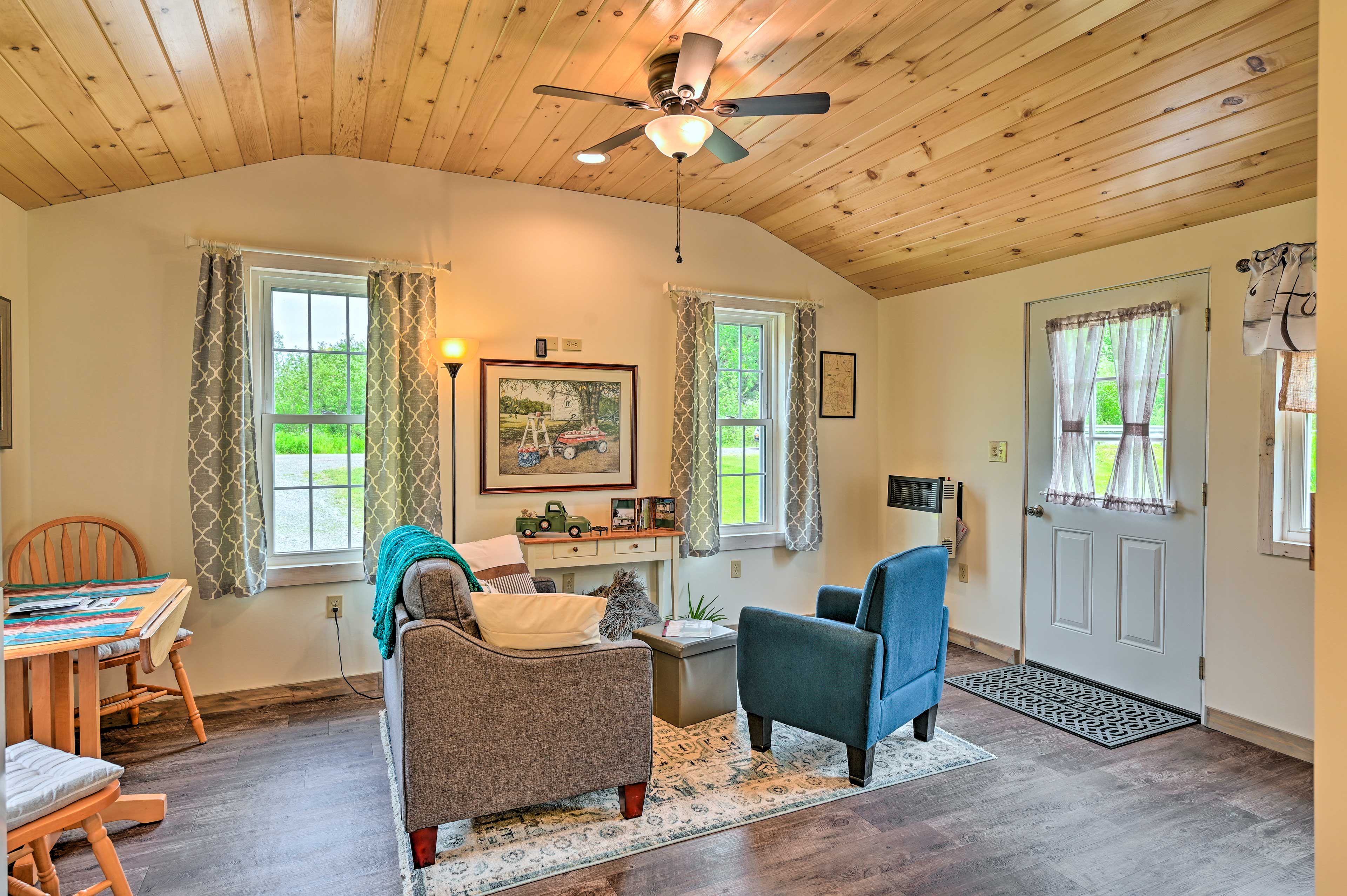Living Area | A/C Units | Ceiling Fans