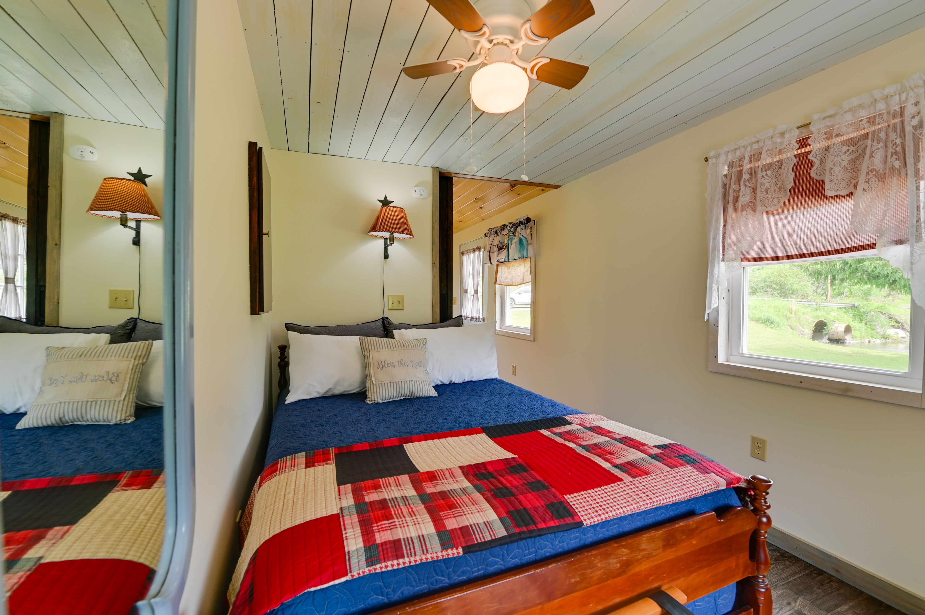 Bedroom | Full Bed | Linens & Towels Provided