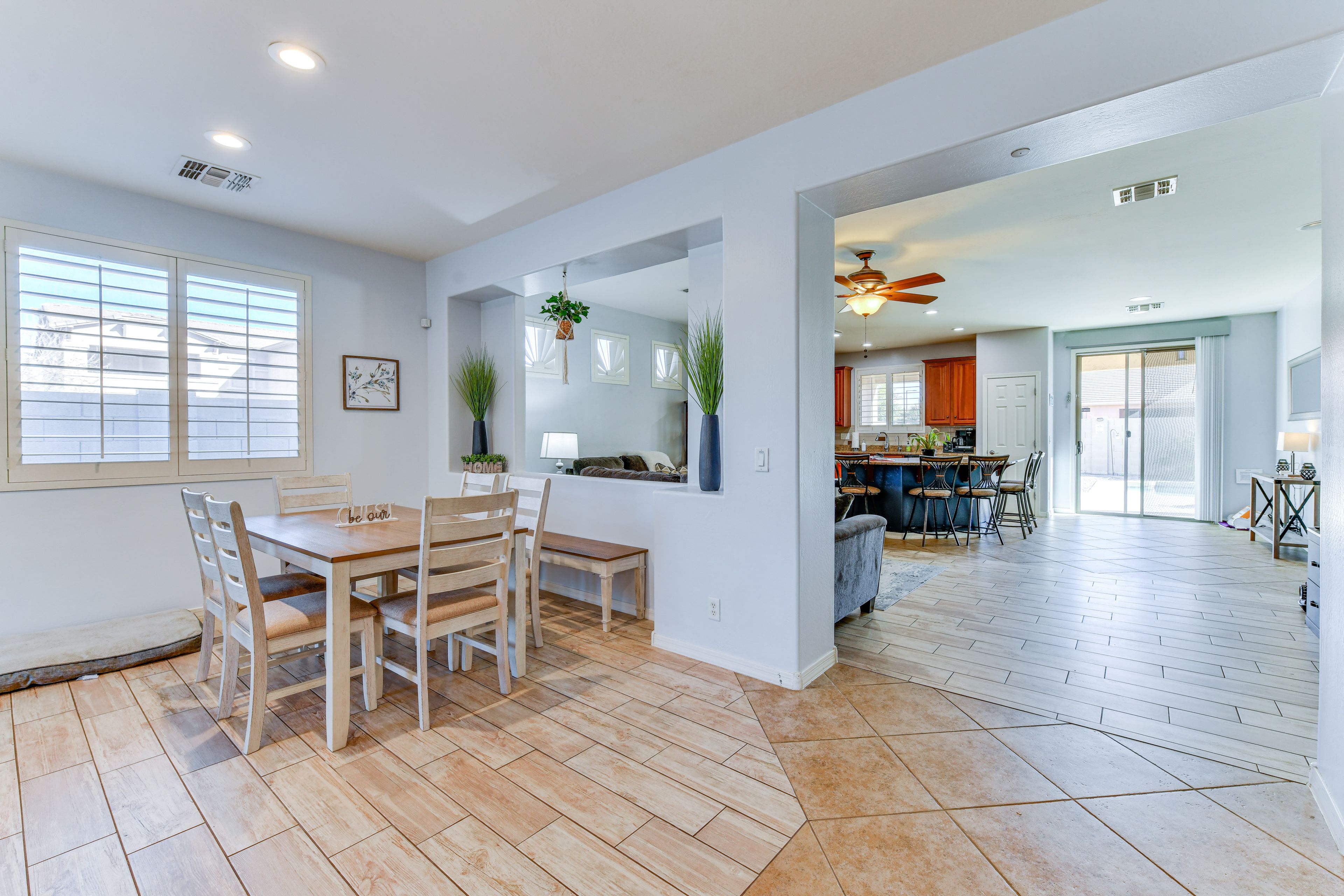 Dining Area | Dishes & Flatware Provided