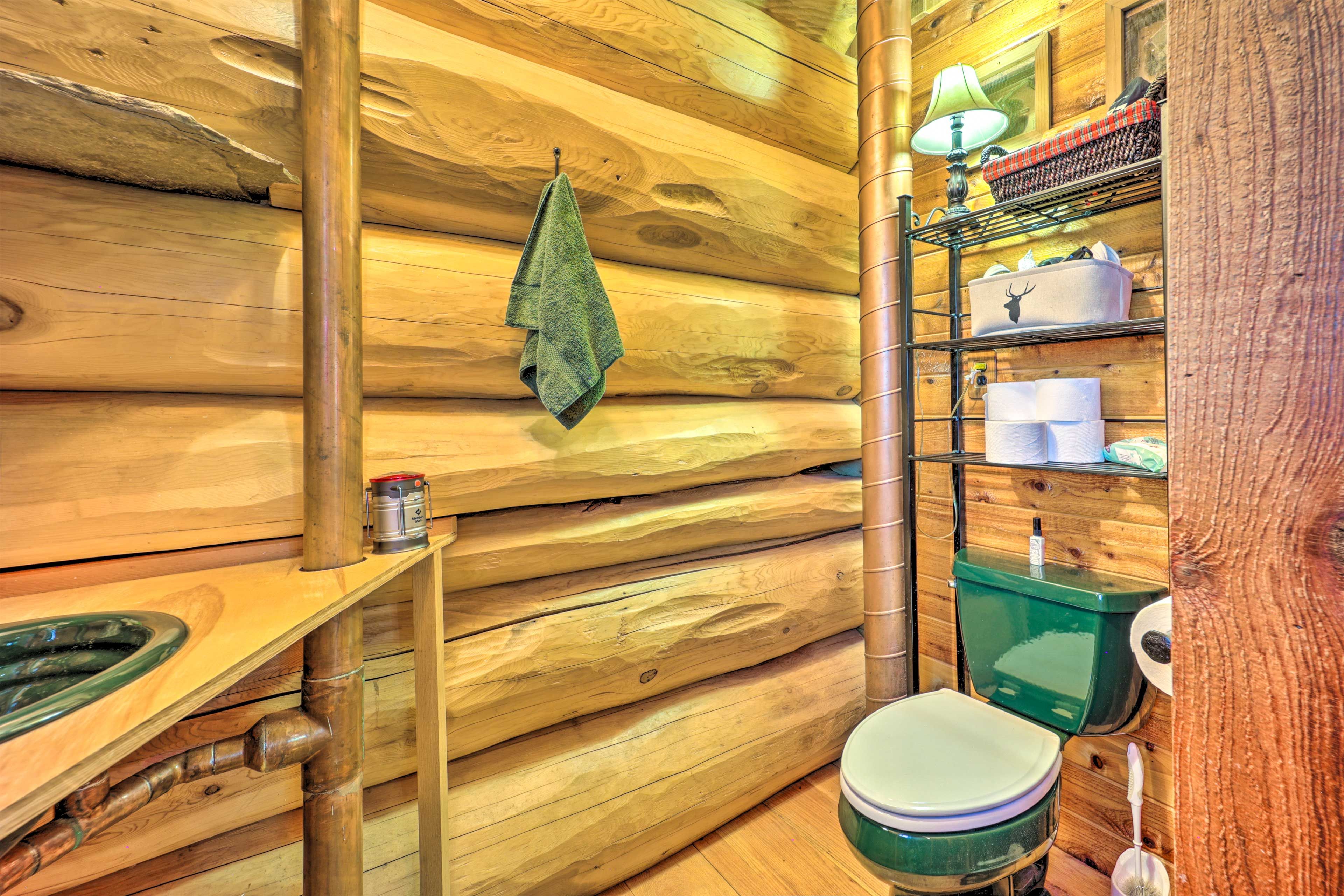 Full Bathroom | 1st Floor | Complimentary Toiletries | Hair Dryer | Towels