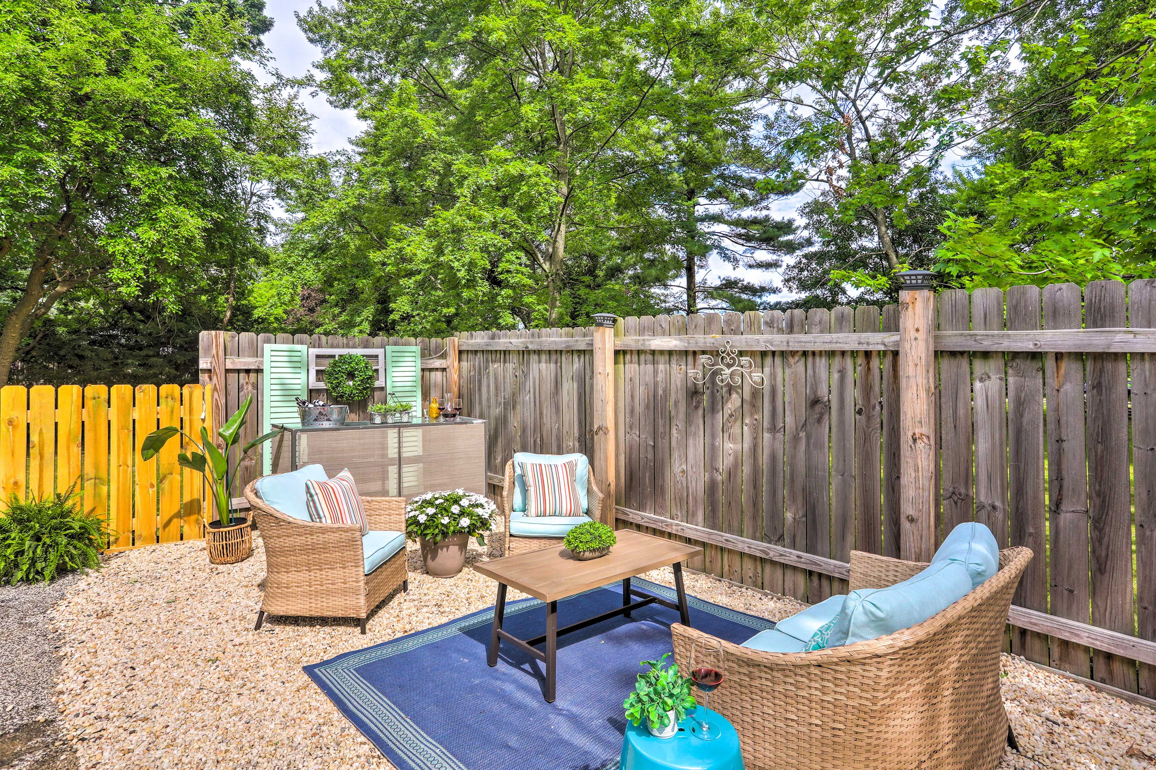 Outdoor Bar | Seating