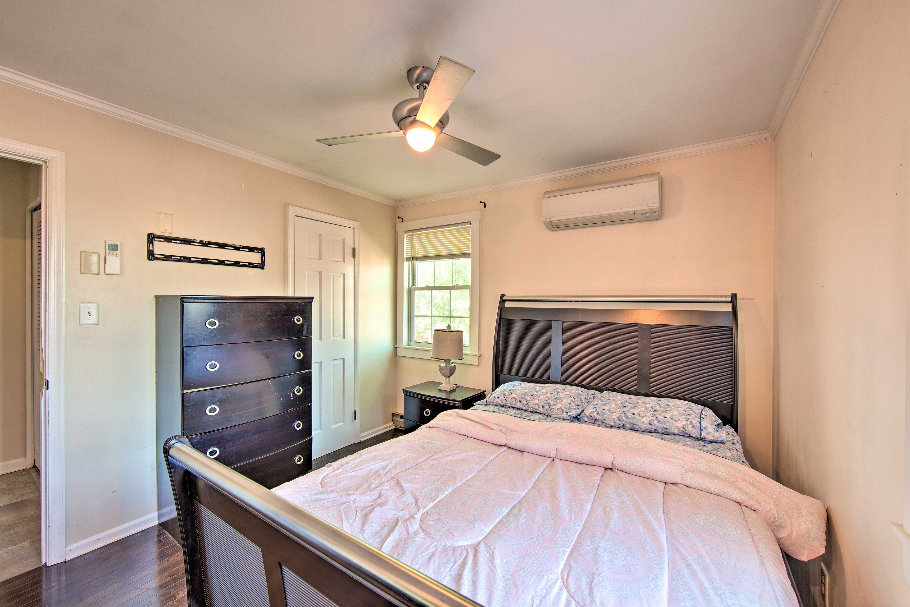 Bedroom 1 | Queen Bed | 3rd Floor | Linens Provided
