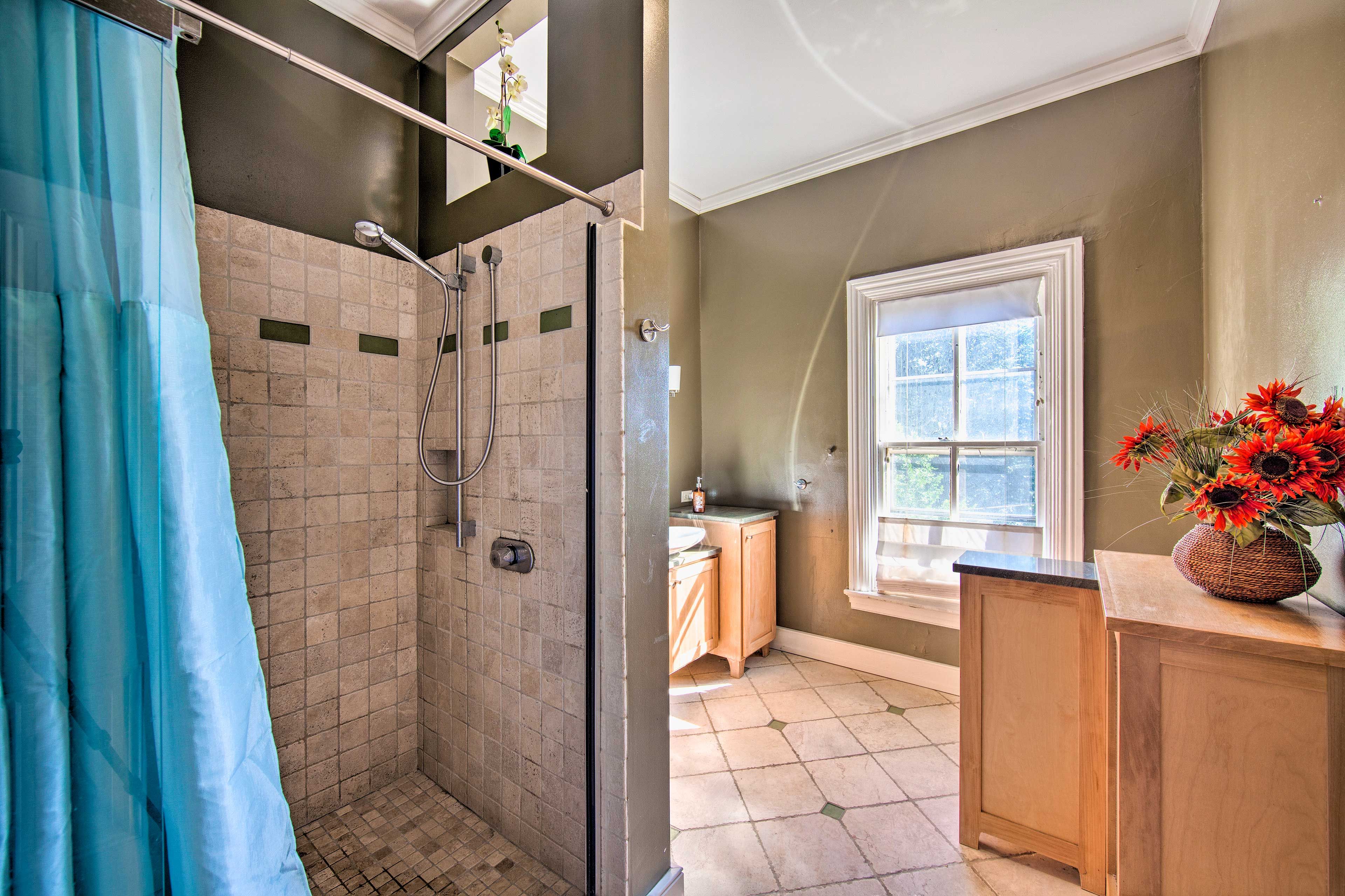 Full Bathroom | 3rd Floor