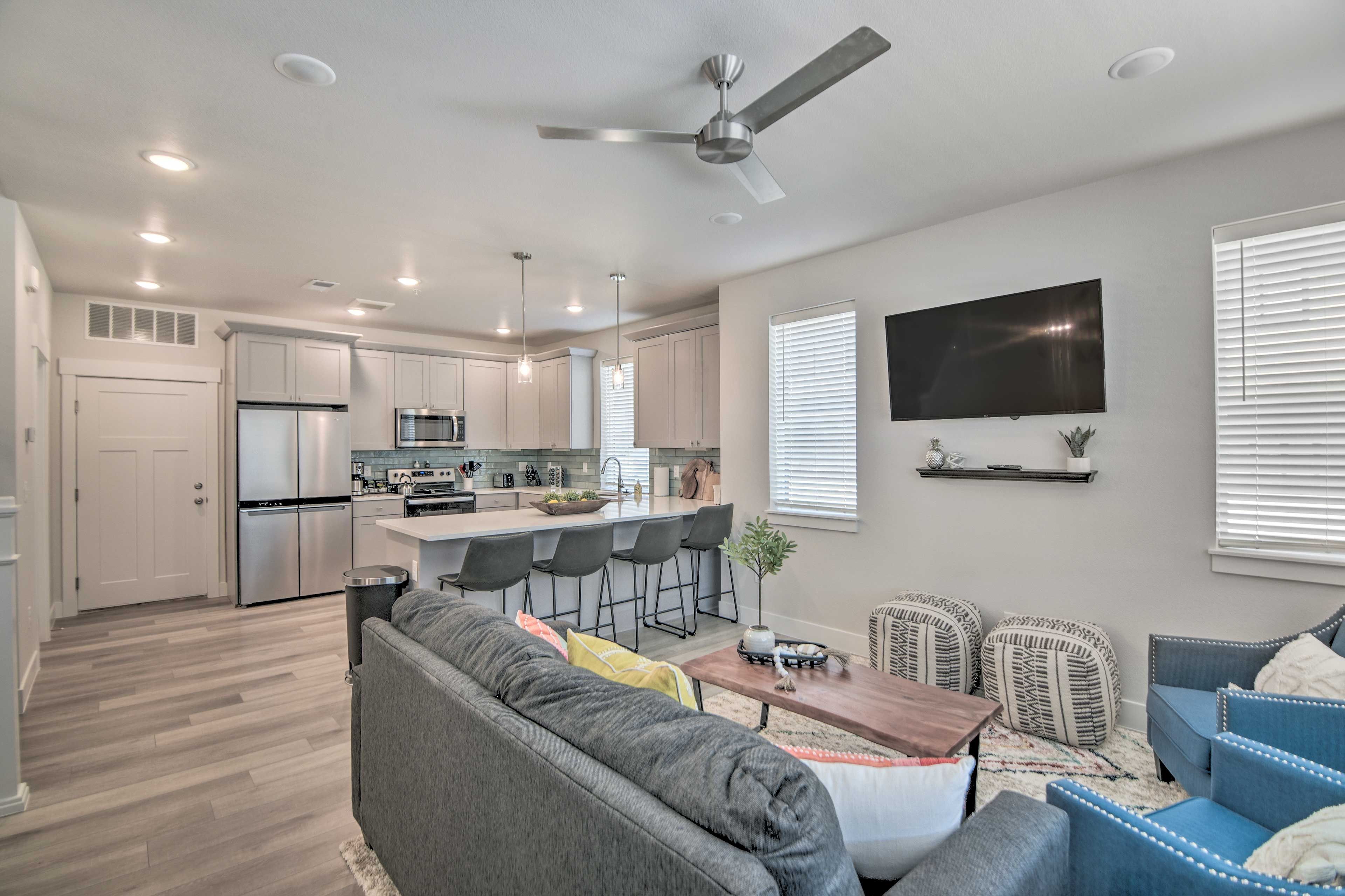 Living Room | Central A/C & Heating | Smart TV