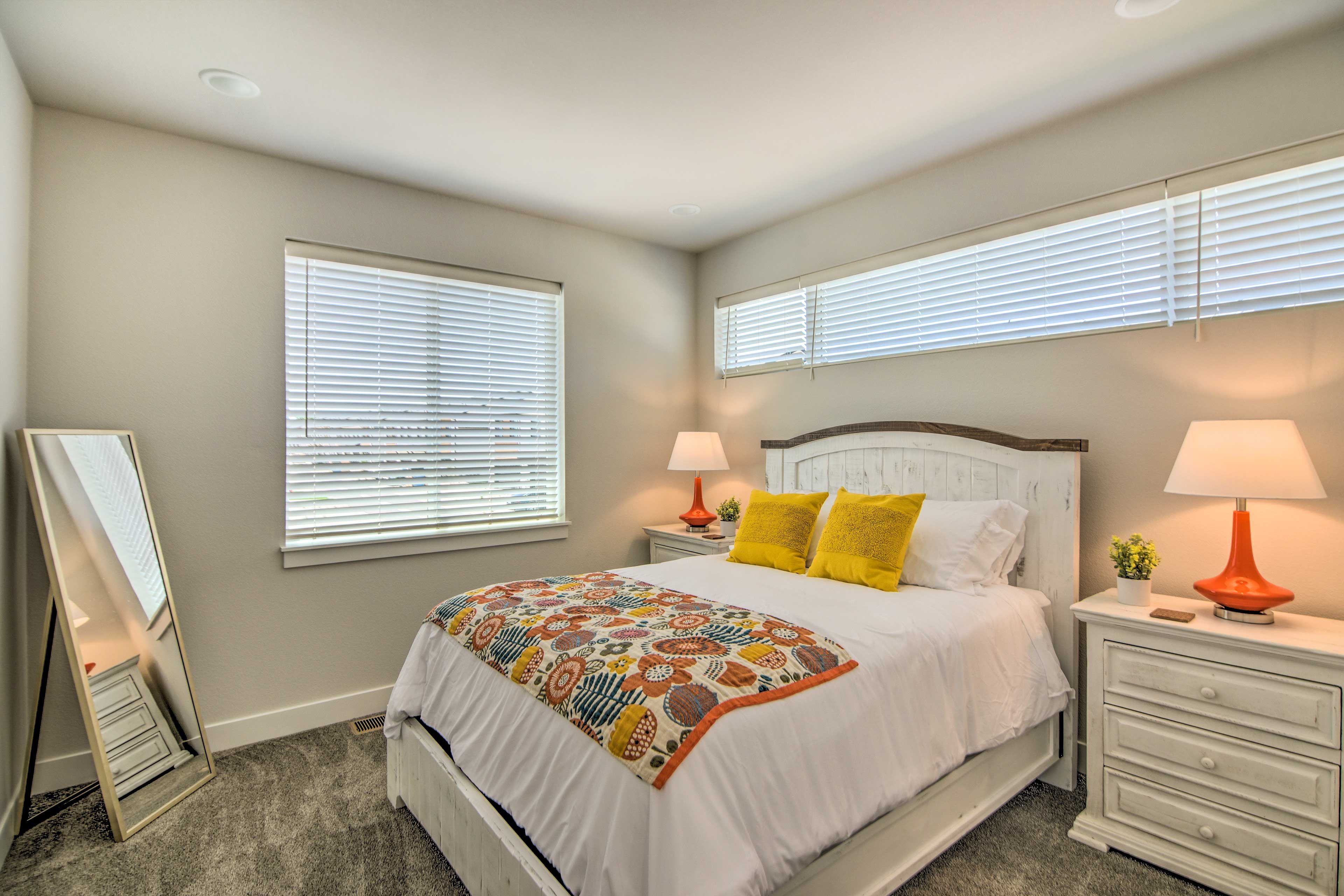 Bedroom 2 | Queen Bed