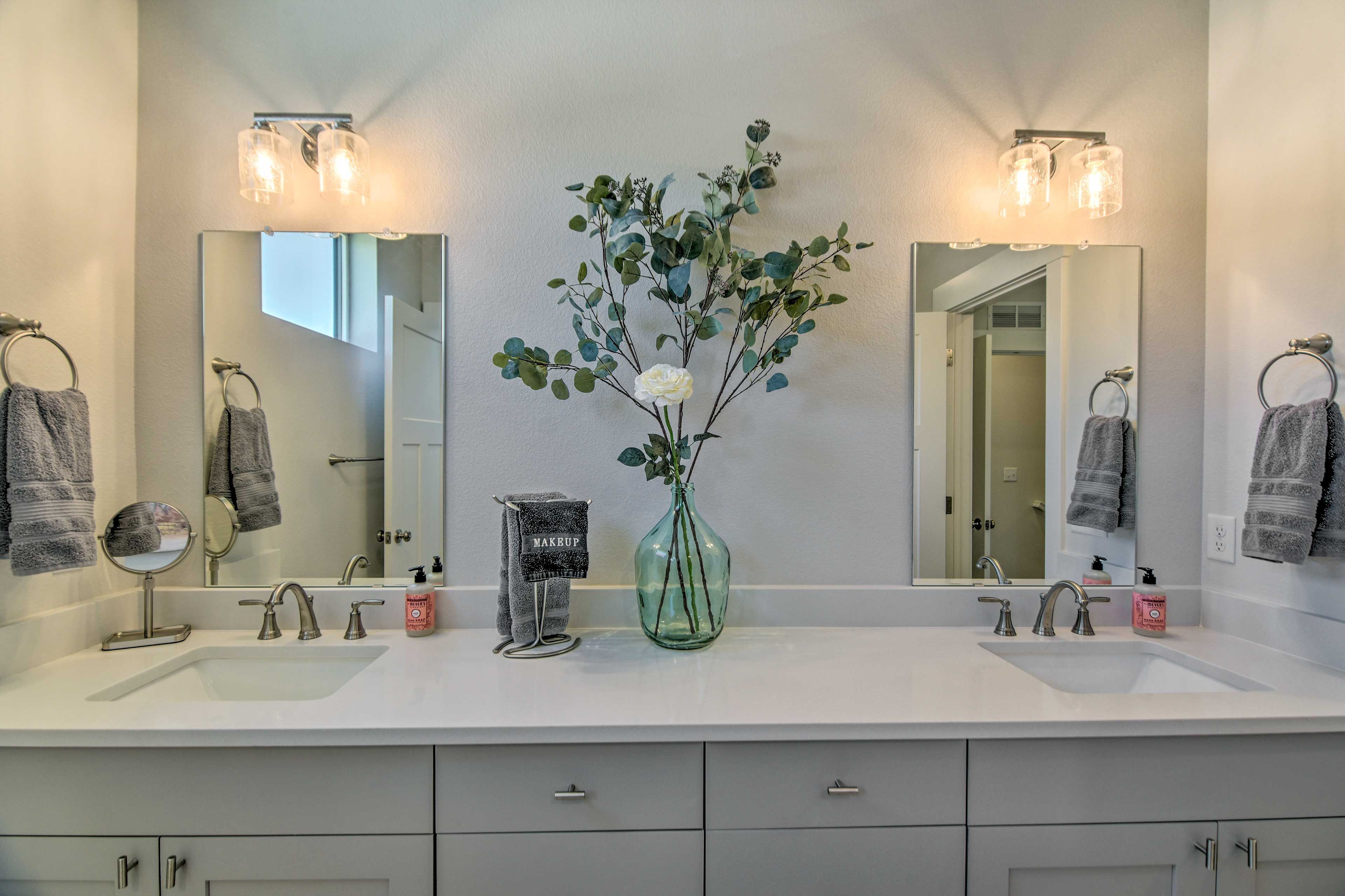 En-Suite Bathroom | Towels Provided