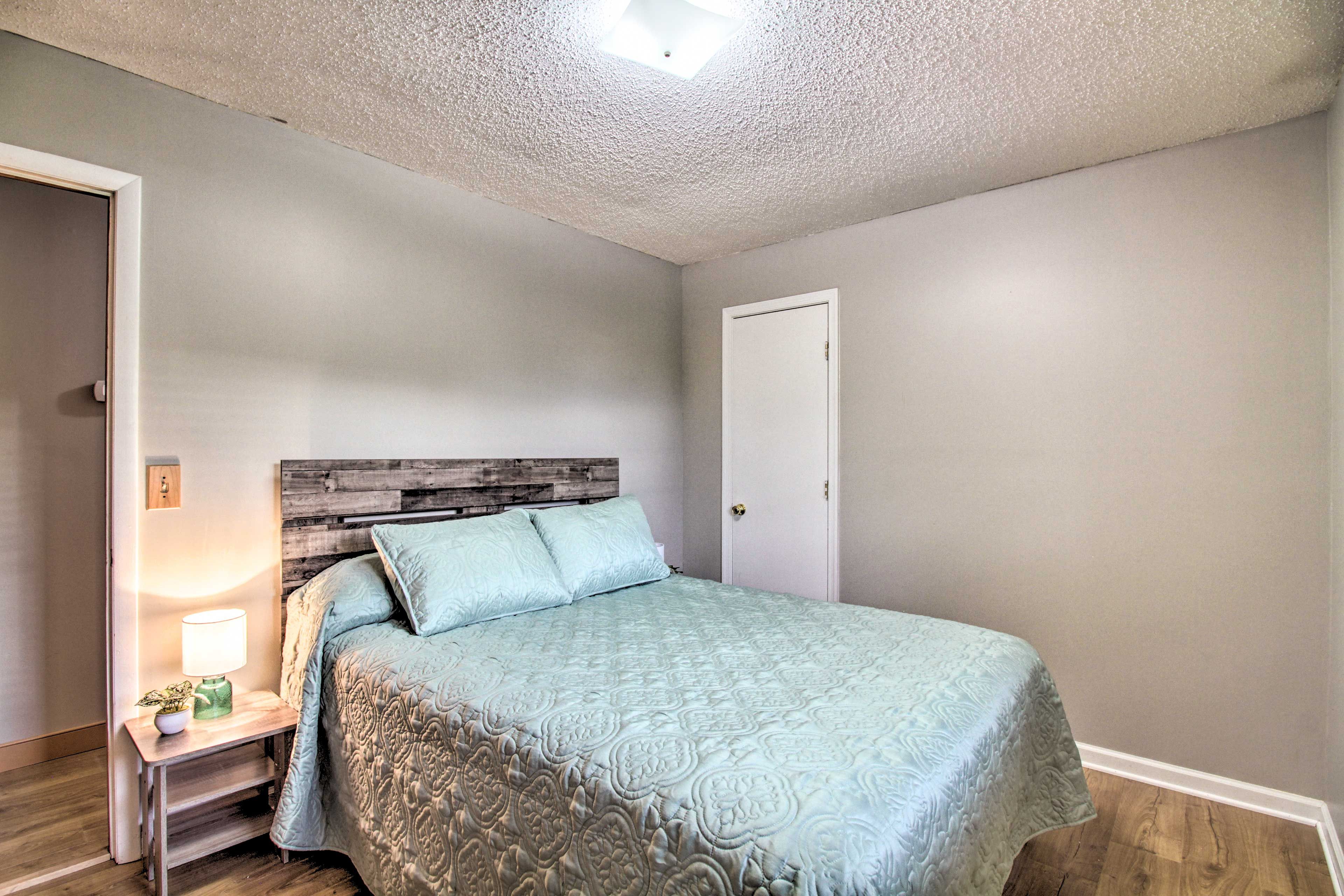 Bedroom 2 | Queen Bed