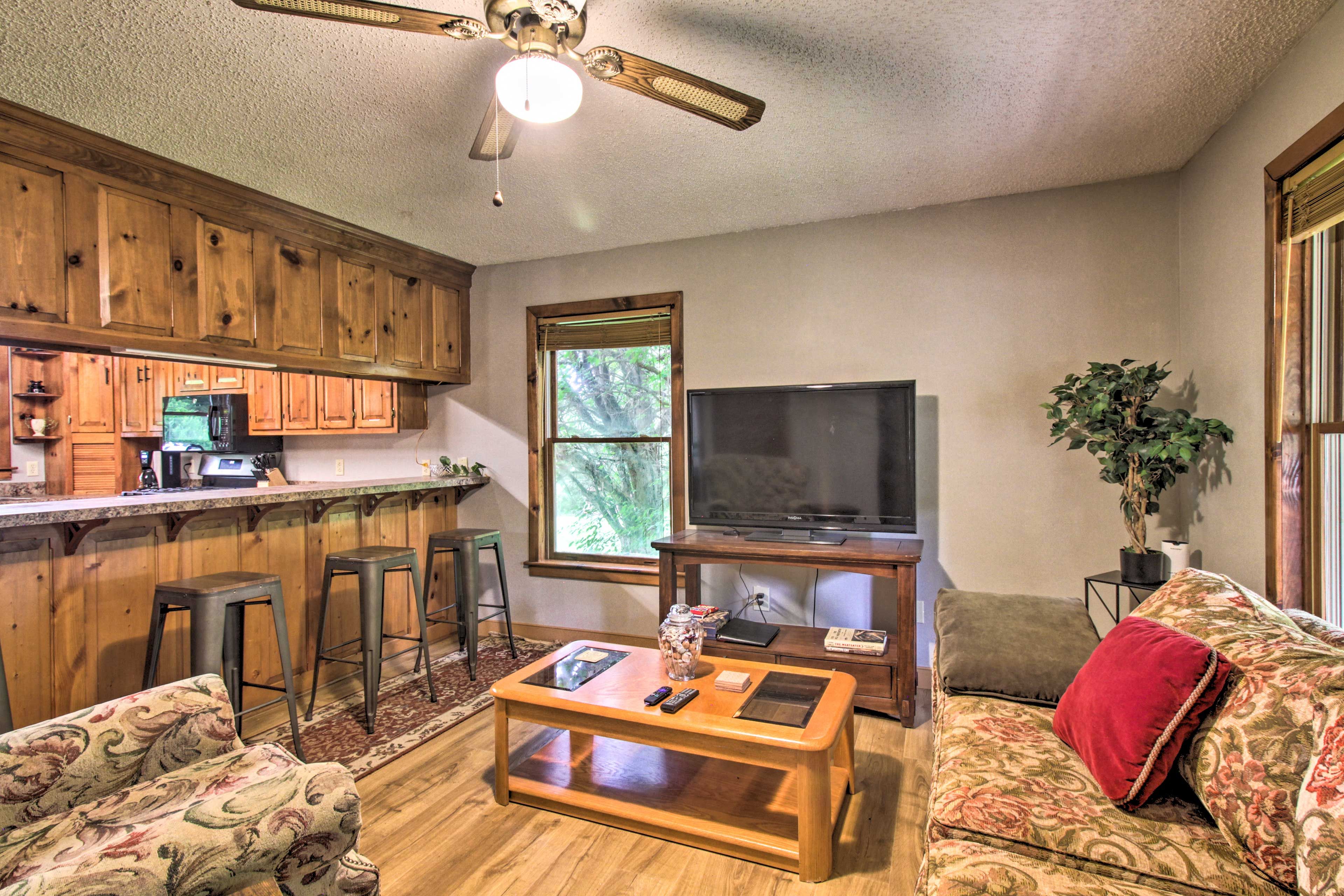 Living Room | Free WiFi | Smart TV