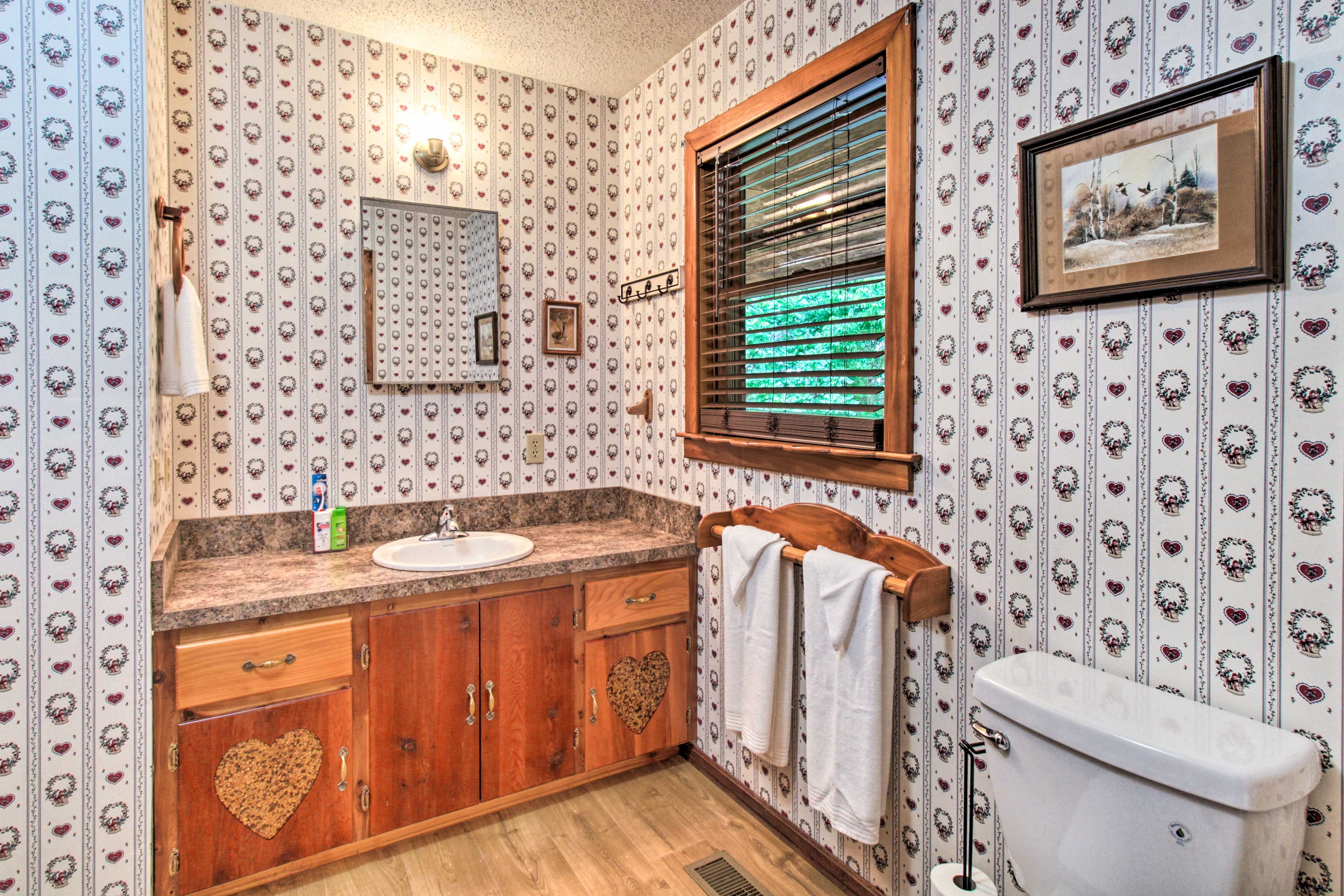 En-Suite Bathroom | Towels Provided