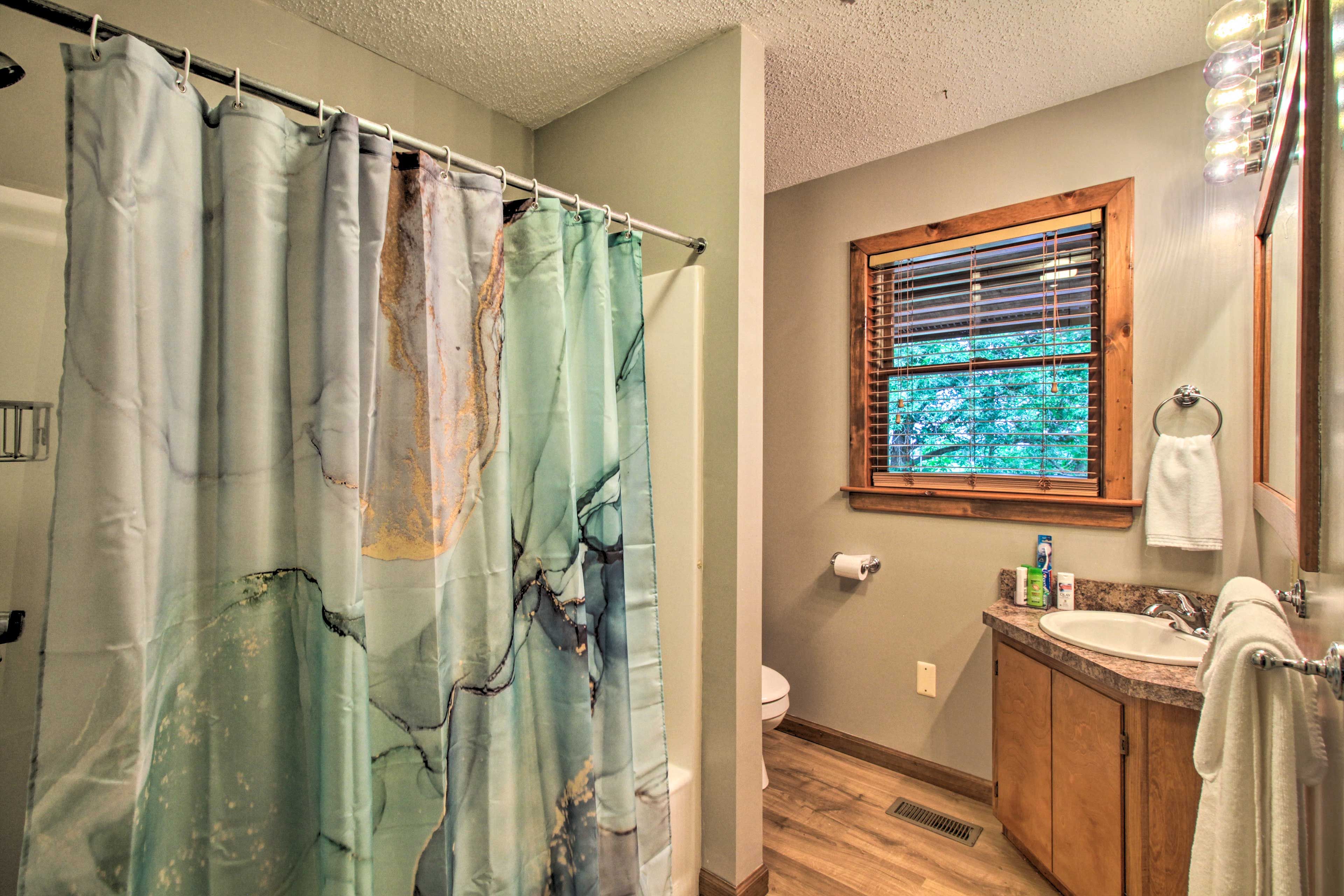 Full Bath | Complimentary Toiletries