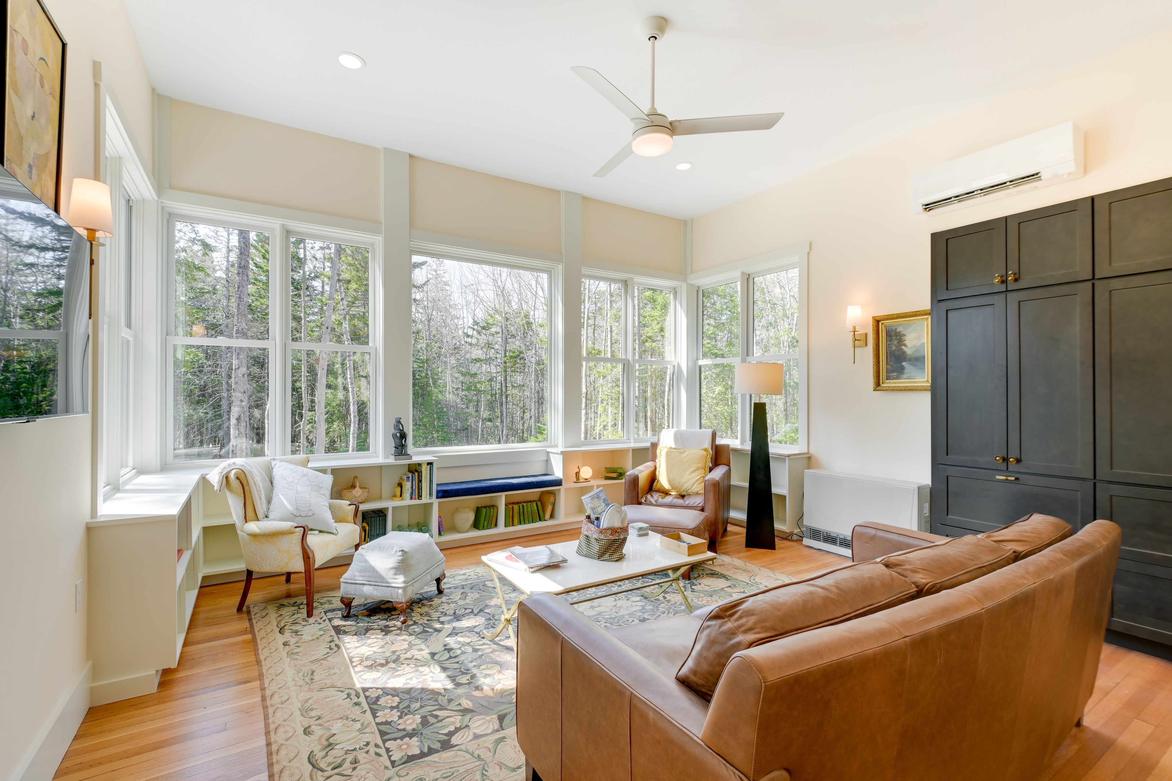 Living Room | 1st Floor | Smart TV w/ Cable | Free WiFi