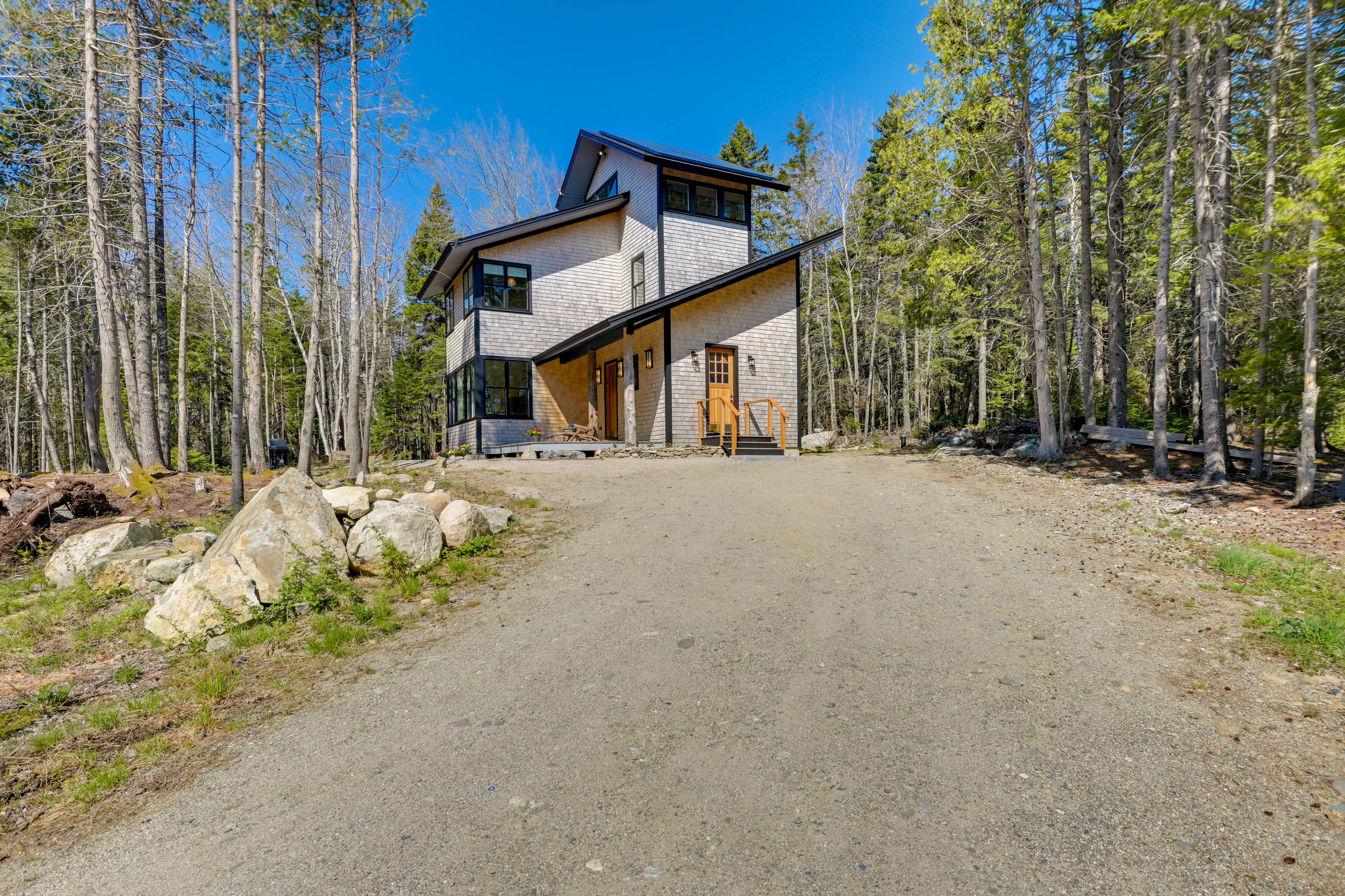 Driveway (4 Vehicles) | RV/Trailer Parking Allowed On-Site