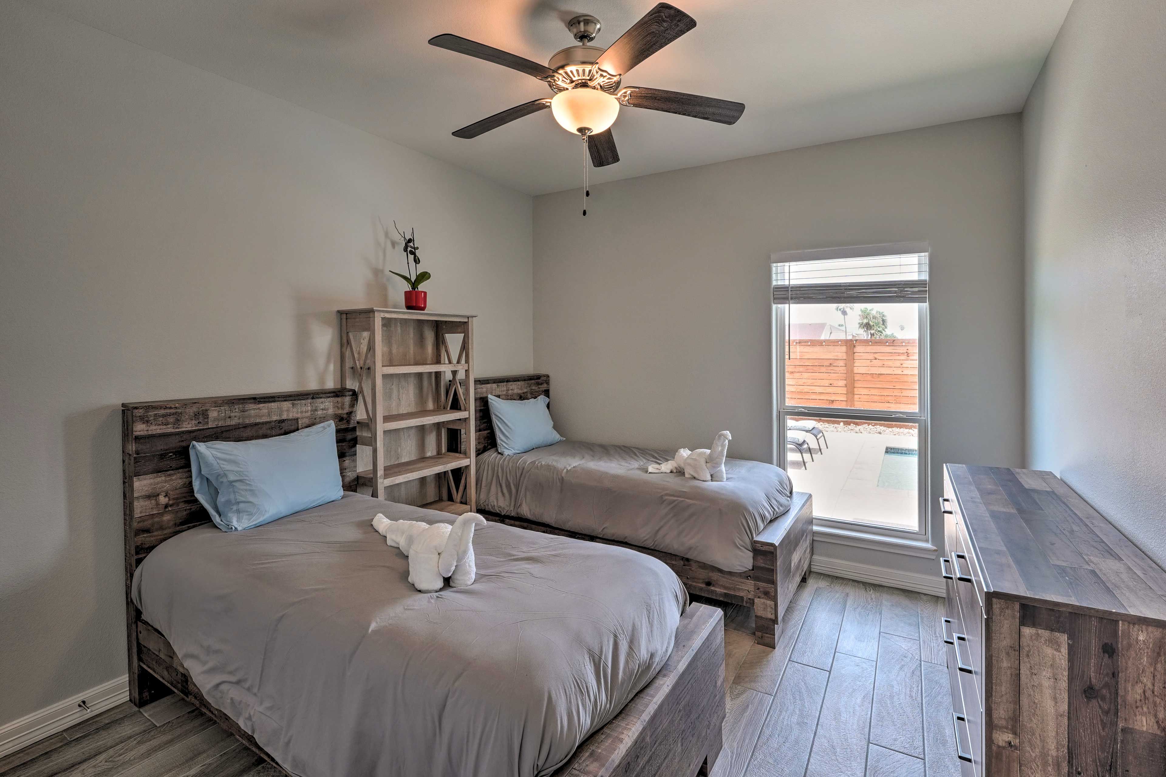 Bedroom 4 | 2 Twin Beds