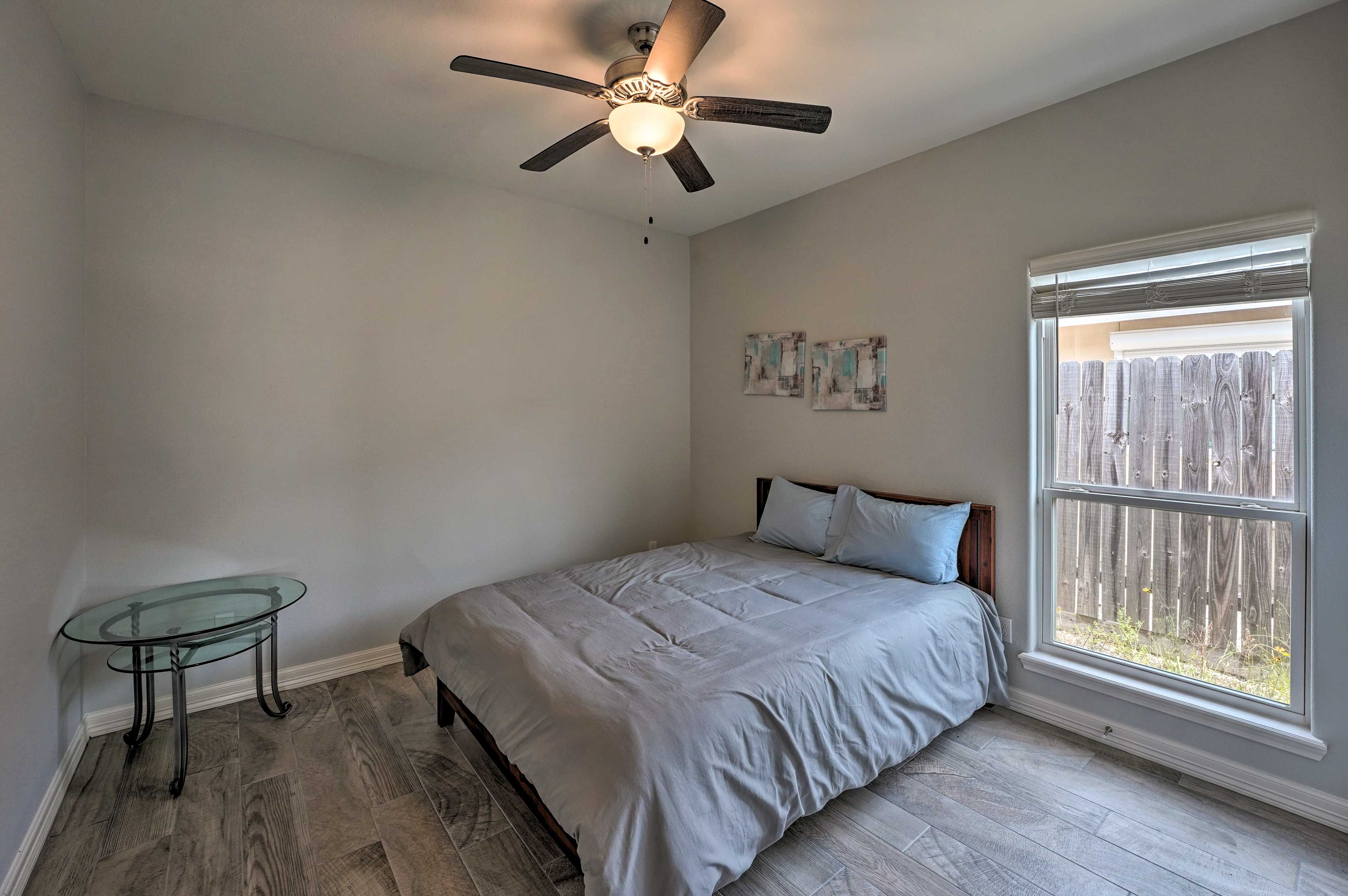 Bedroom 2 | Queen Bed