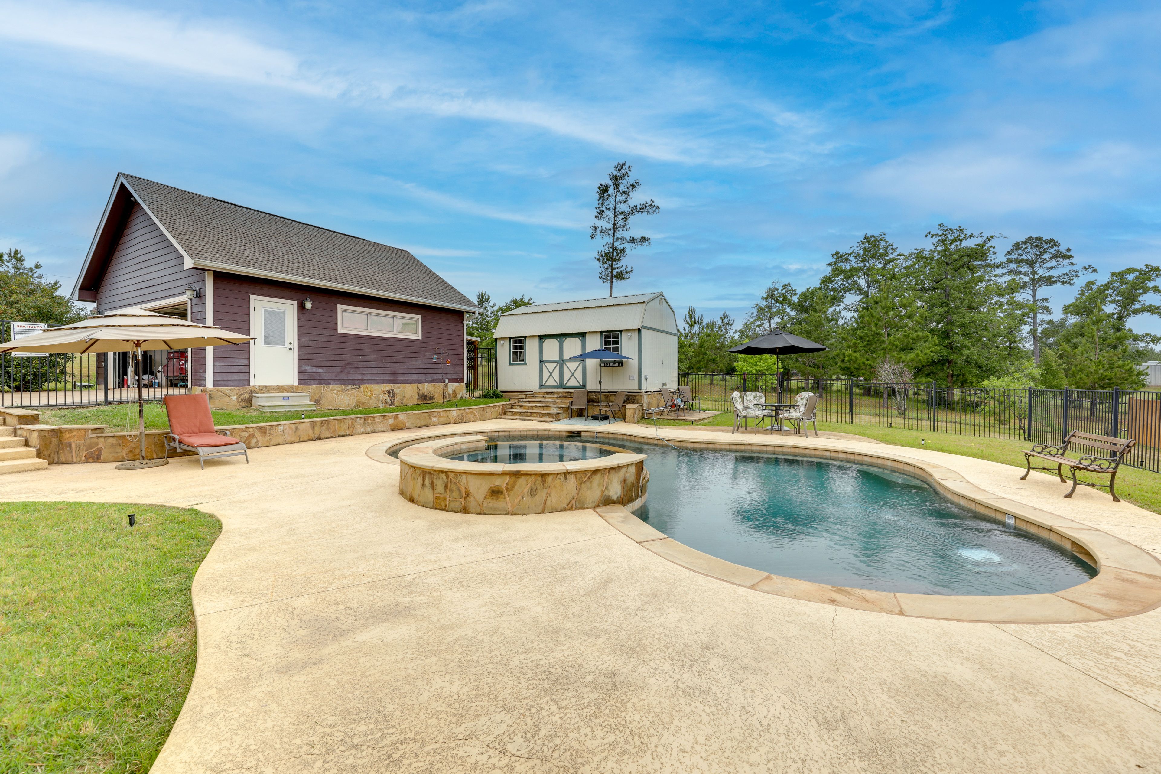 Outdoor Pool & Hot Tub | Hot Tub Heated to a Max of 100-102 Degrees