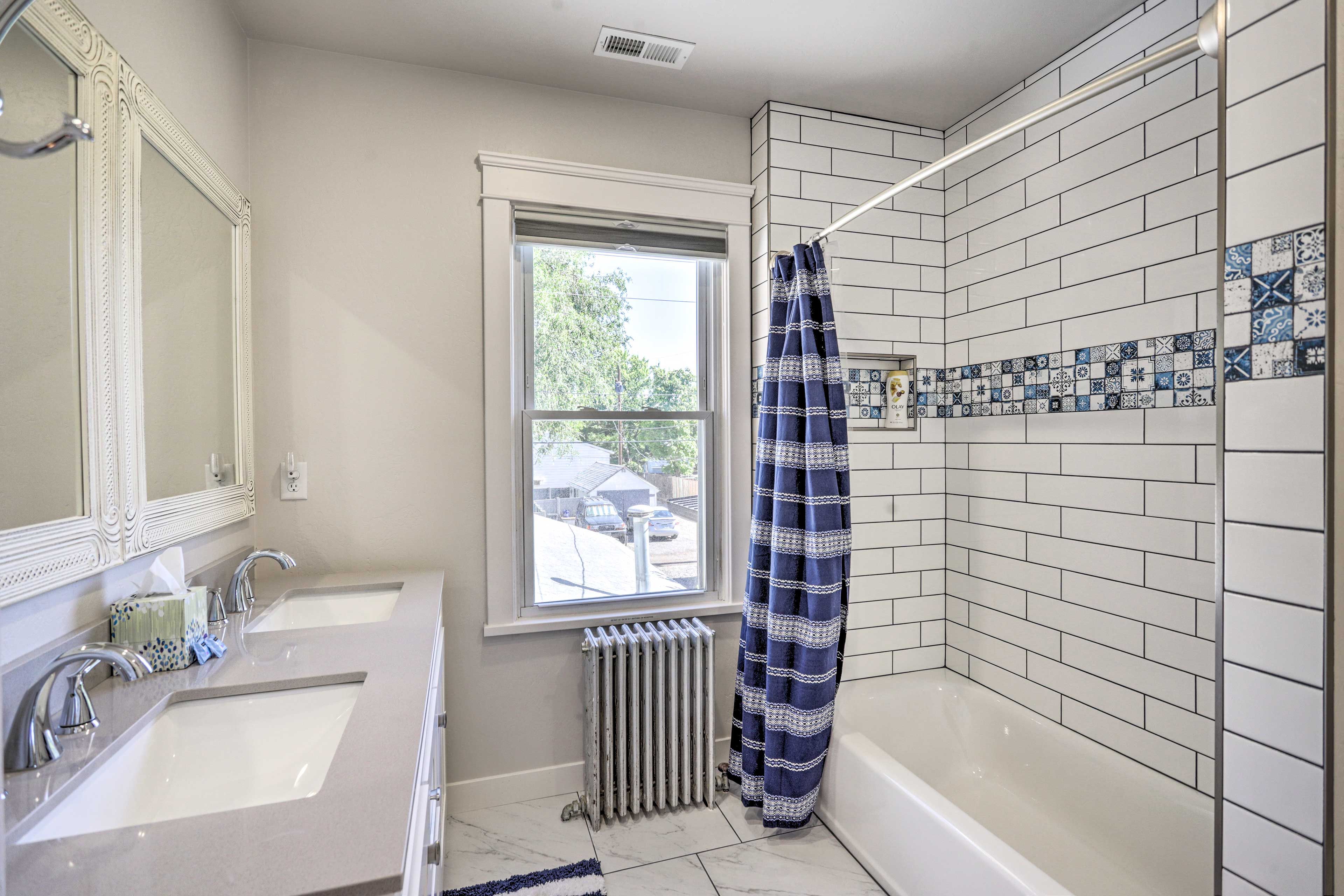Full Bath | Complimentary Toiletries