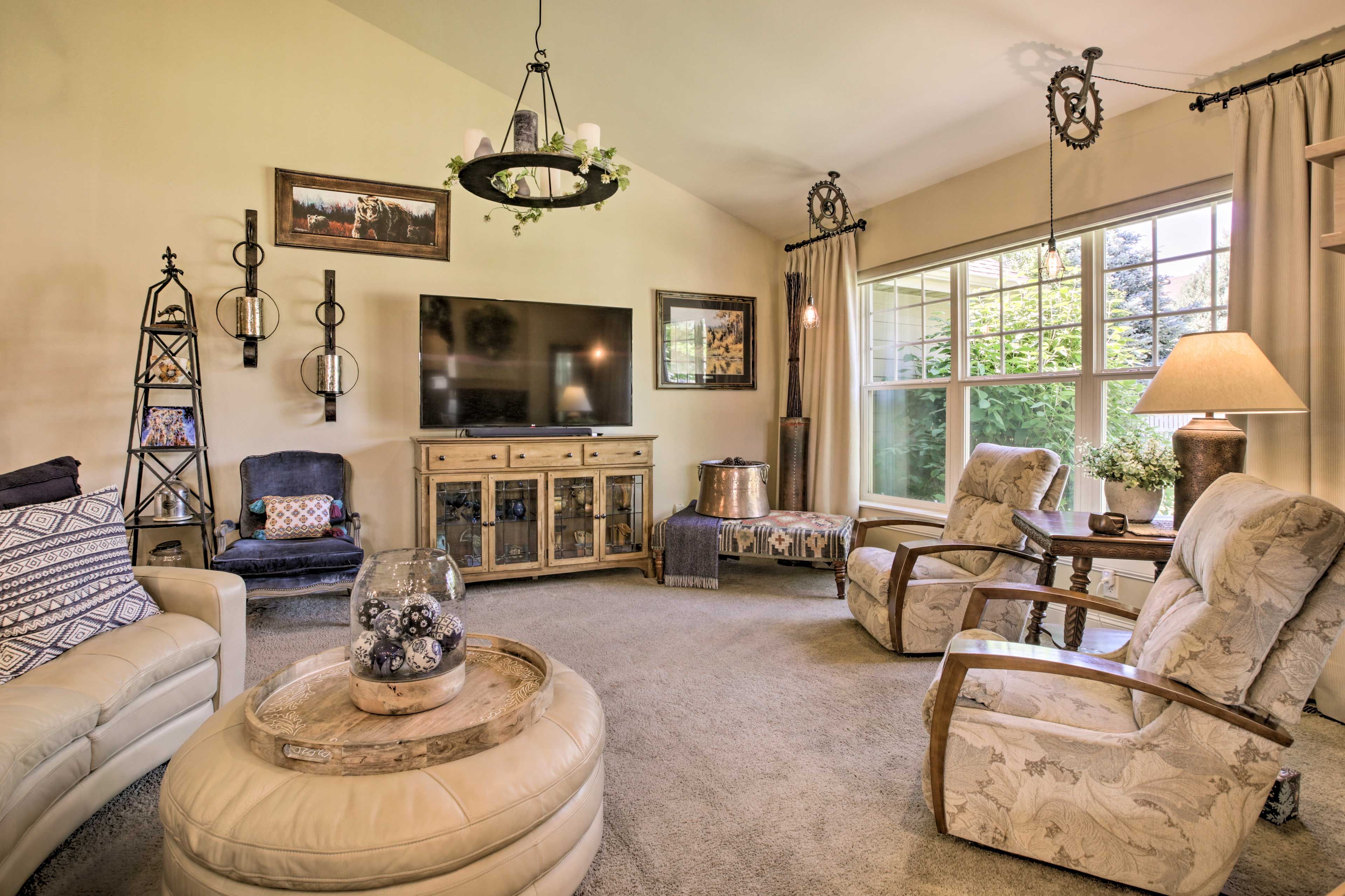Living Room | Main Floor | Smart TV w/ Cable | Free WiFi | Central A/C & Heating